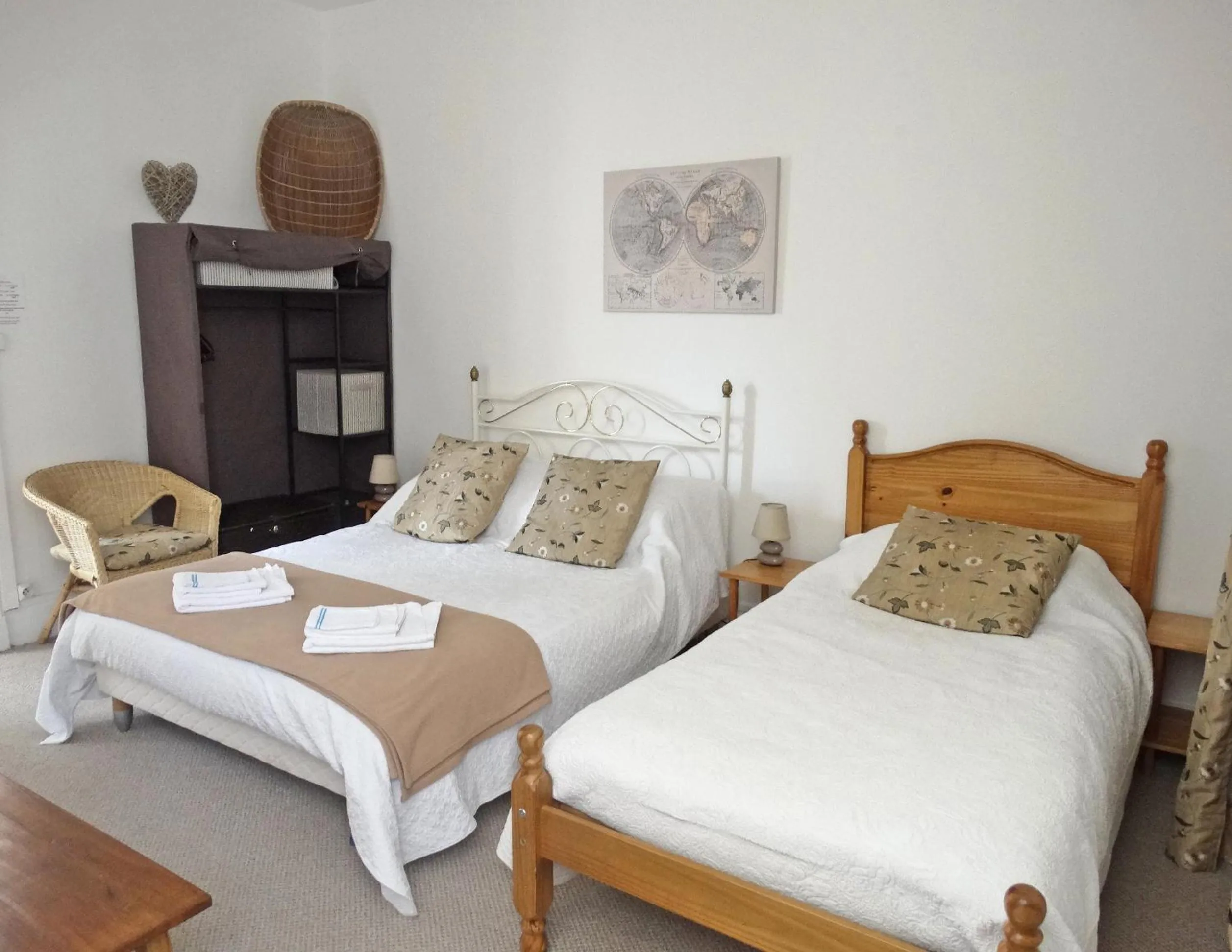 Bedroom, Bed in Maison de Fortitude Chambres d'hotes