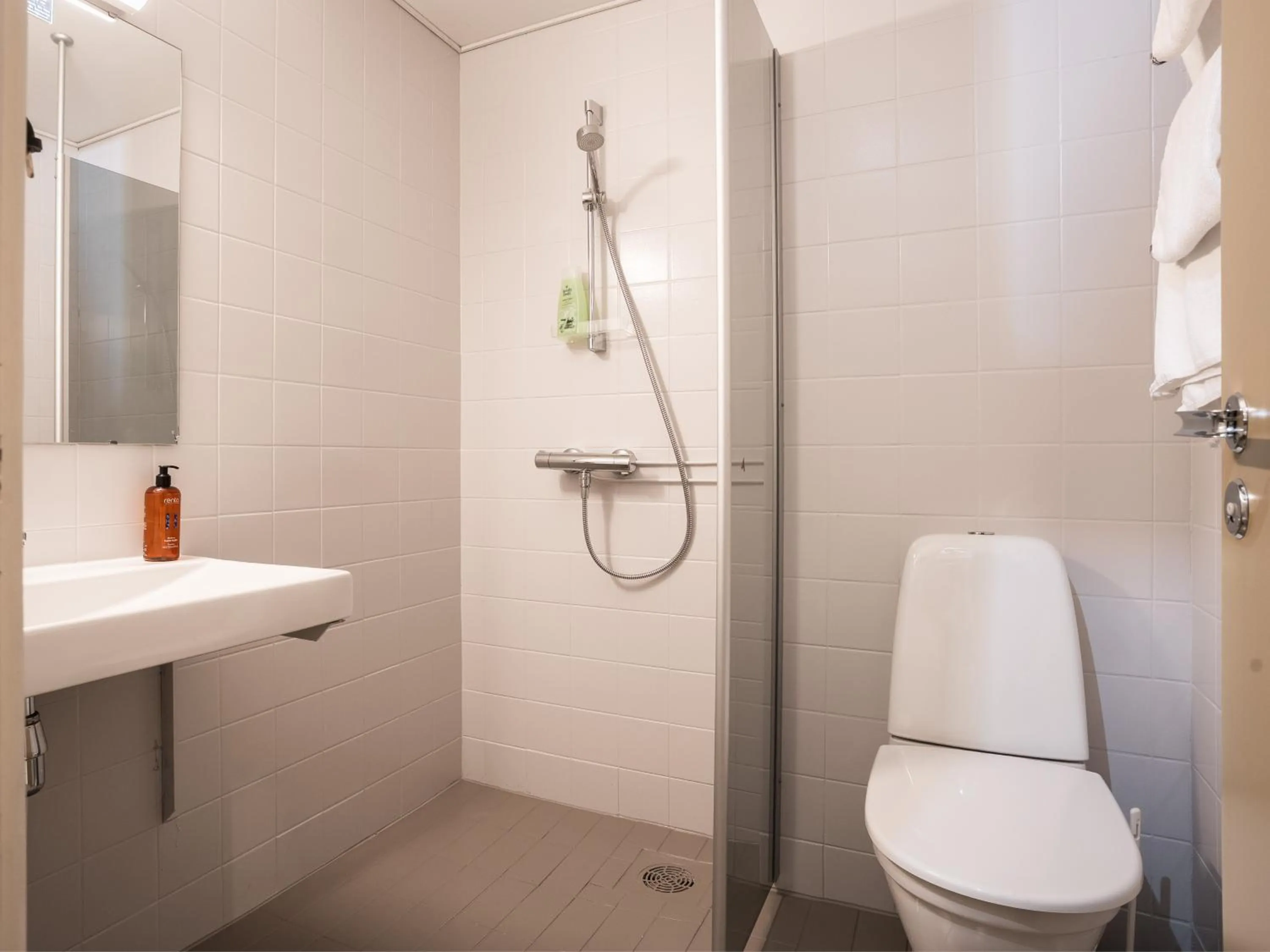 Shower in Santa's Hotel Tunturi