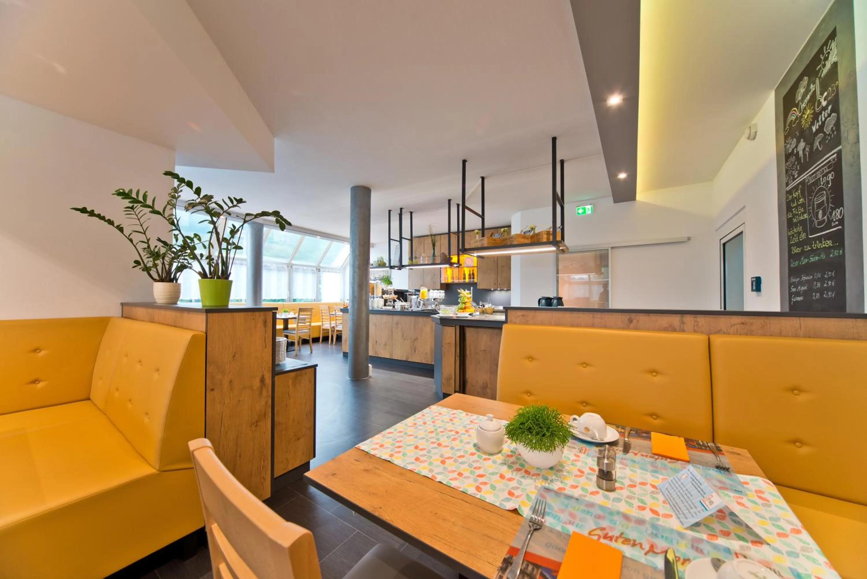 Restaurant/places to eat in City Hotel