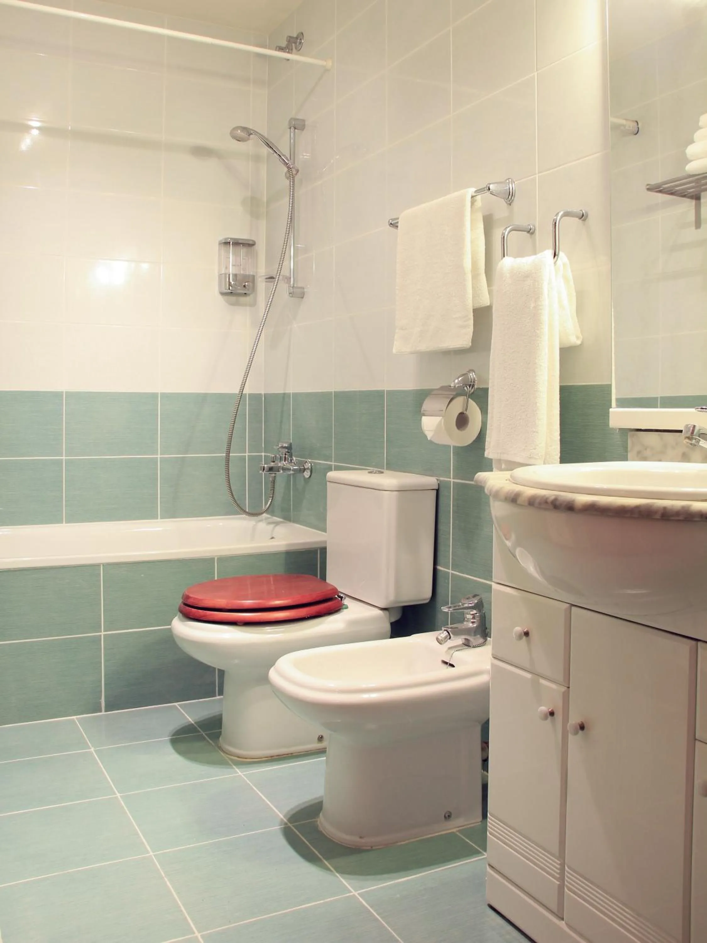 Bathroom in Alguera Apartments Napols