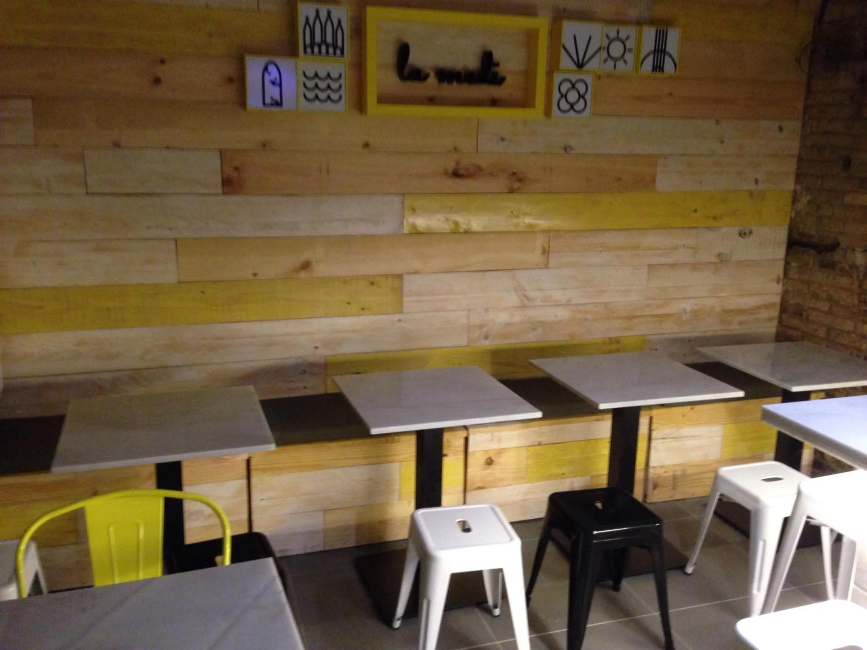 Lounge or bar in Alguera Apartments Napols