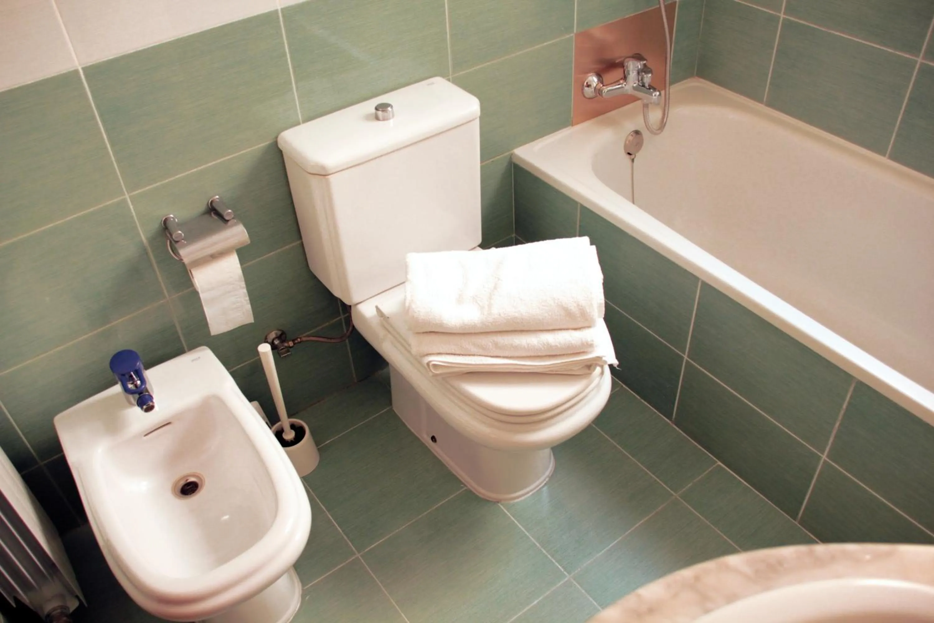 Bathroom in Alguera Apartments Napols