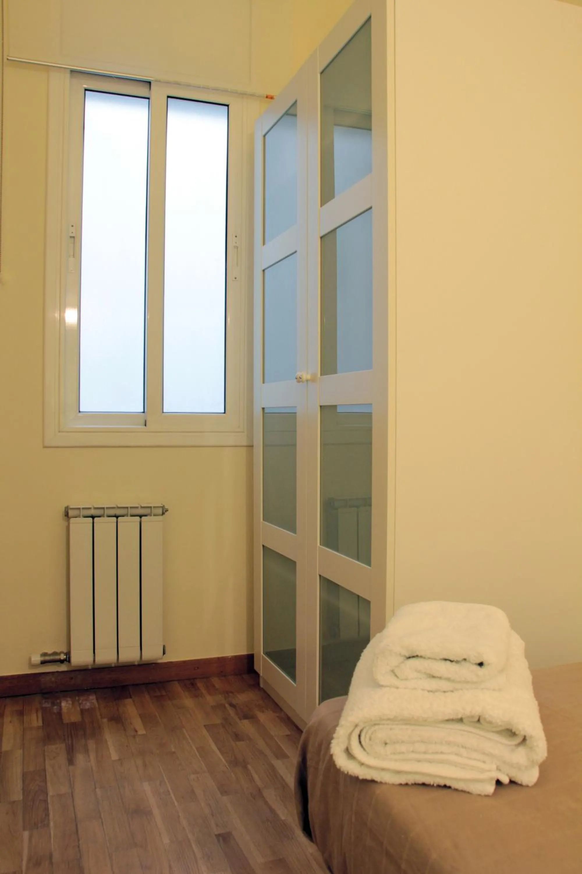 Photo of the whole room in Alguera Apartments Napols