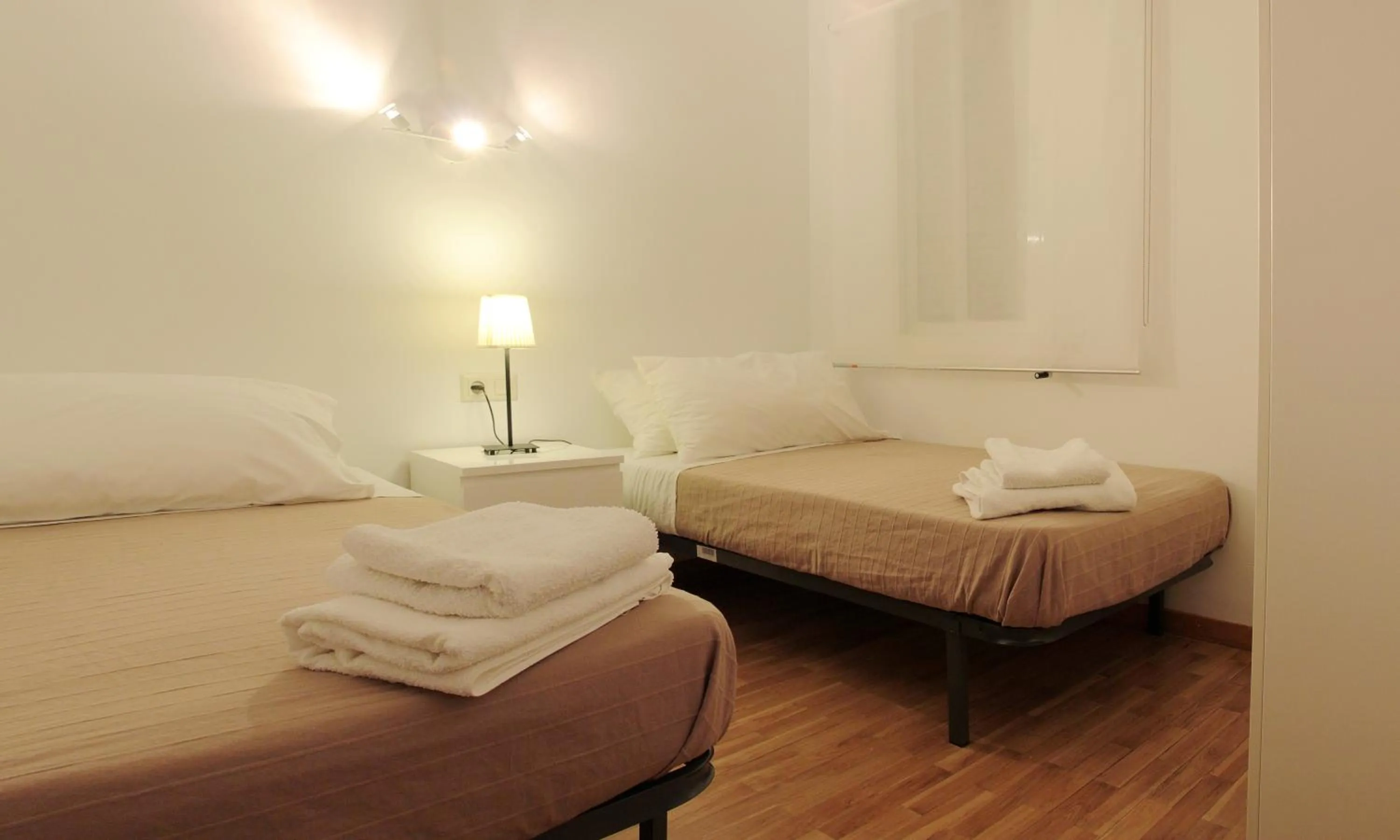 Photo of the whole room, Bed in Alguera Apartments Napols