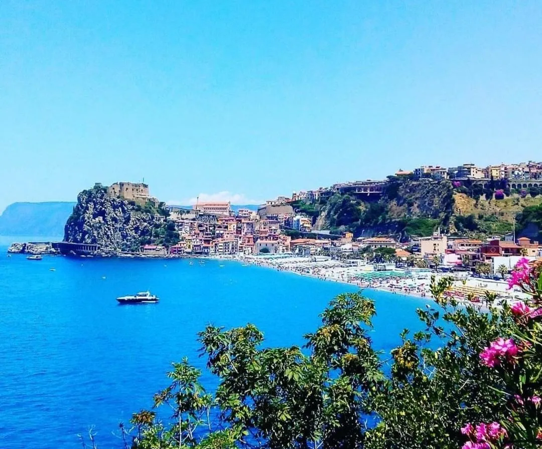 Property building in Romeo e Giulietta Scilla