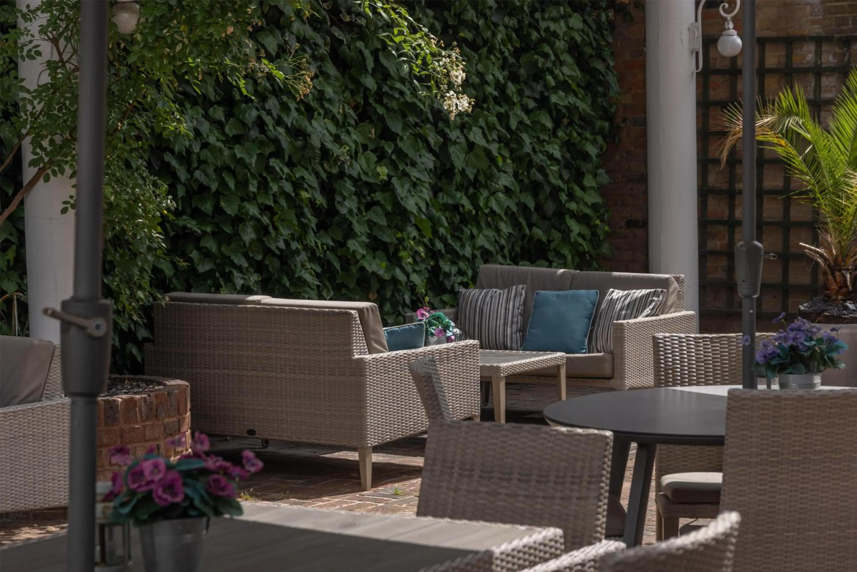 Restaurant/places to eat in Best Western Ship Hotel