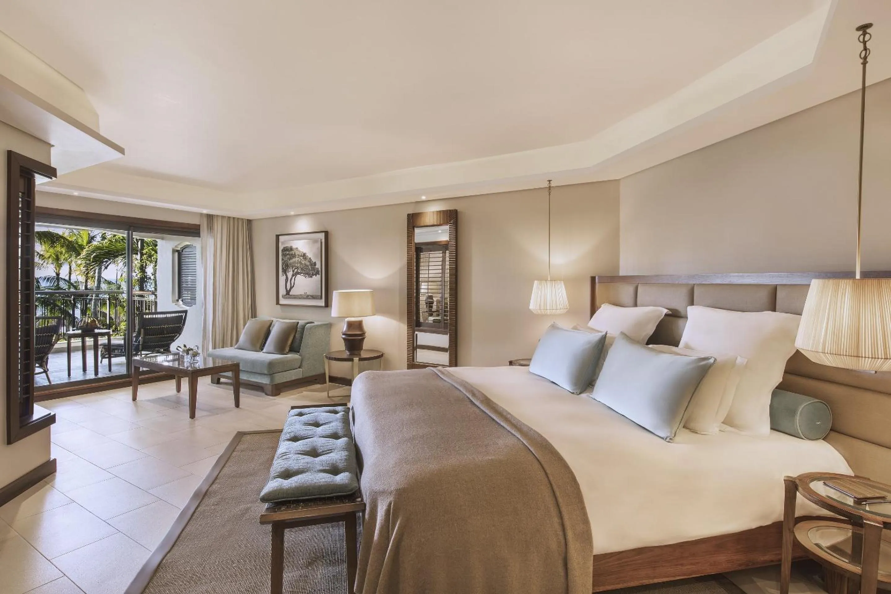 Bed in Royal Palm Beachcomber Luxury