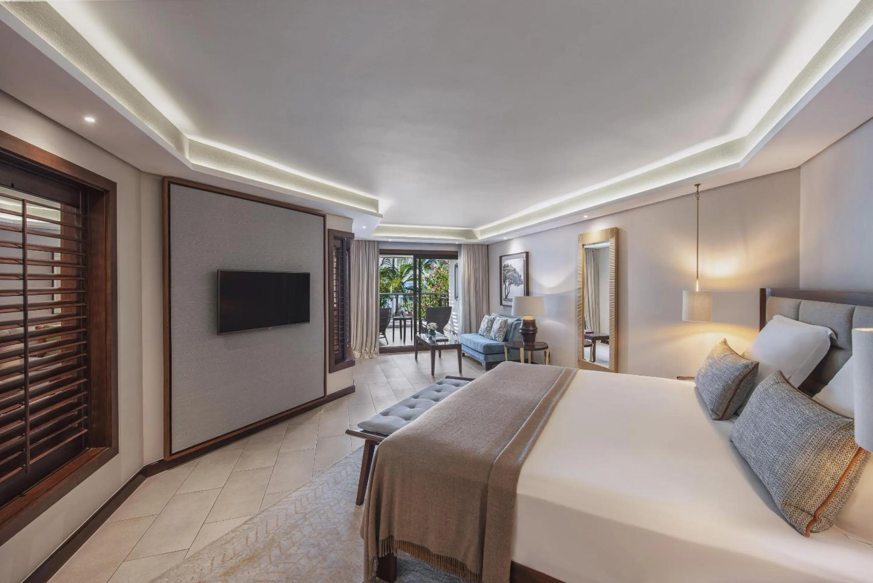 Bed in Royal Palm Beachcomber Luxury