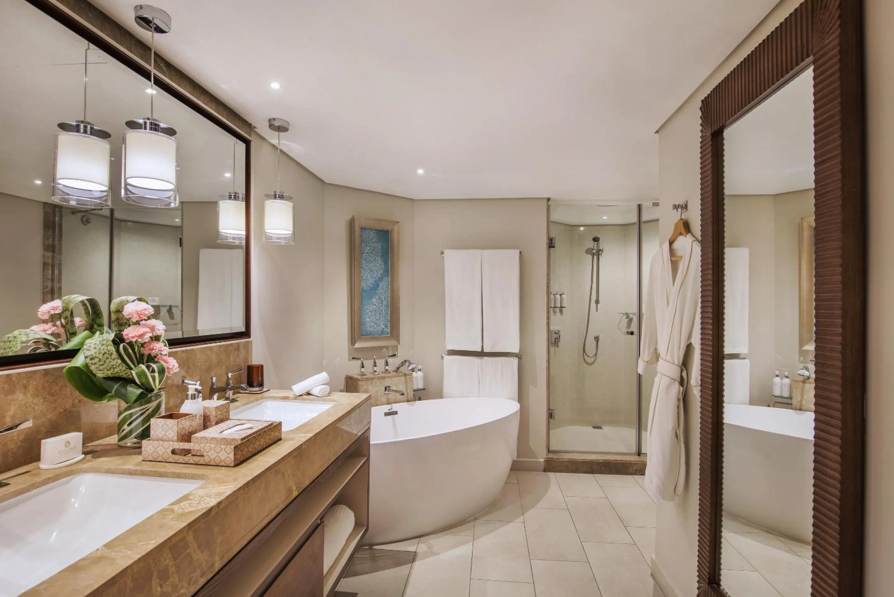 Shower in Royal Palm Beachcomber Luxury