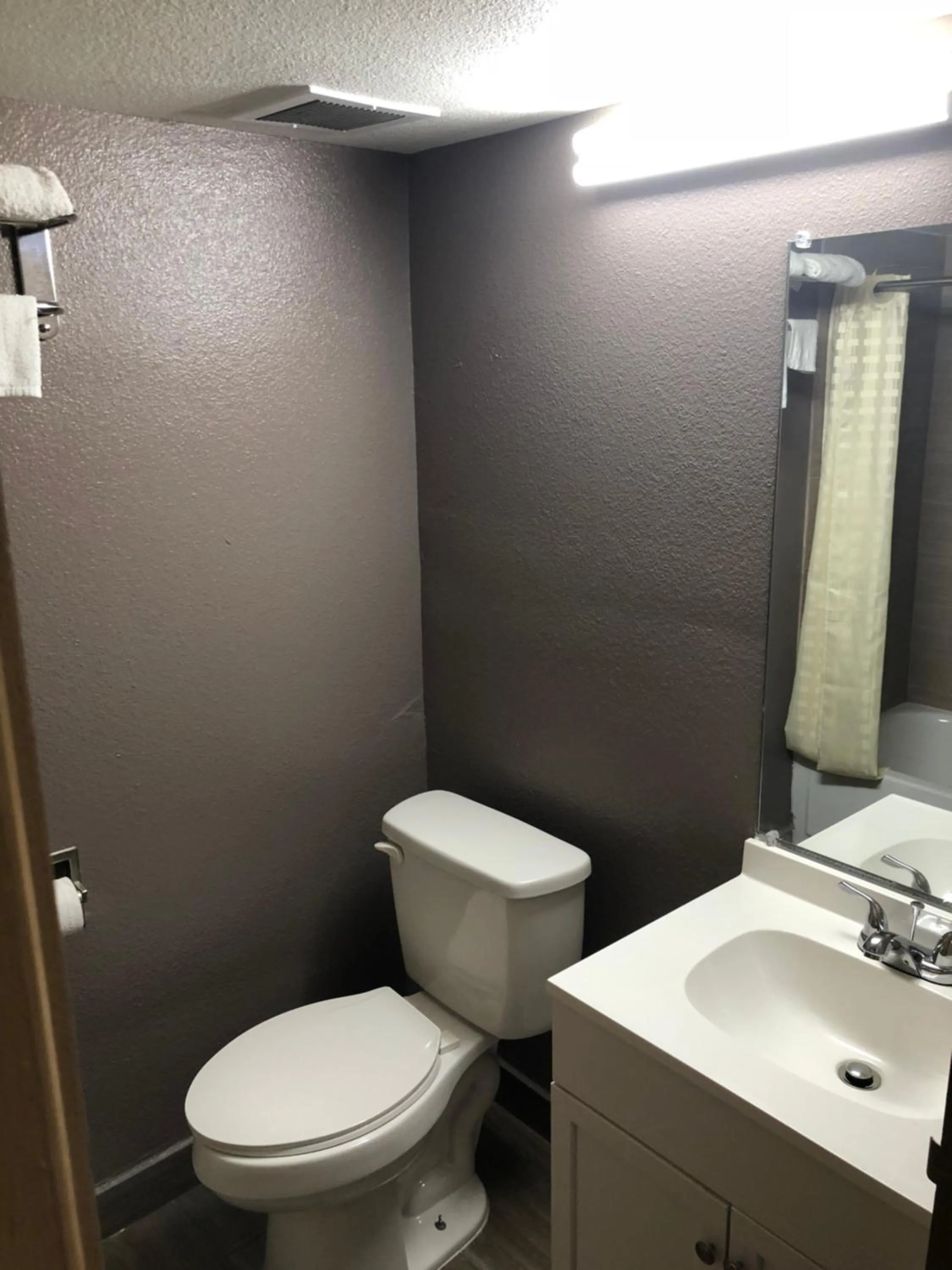 Economy Inn North Randall