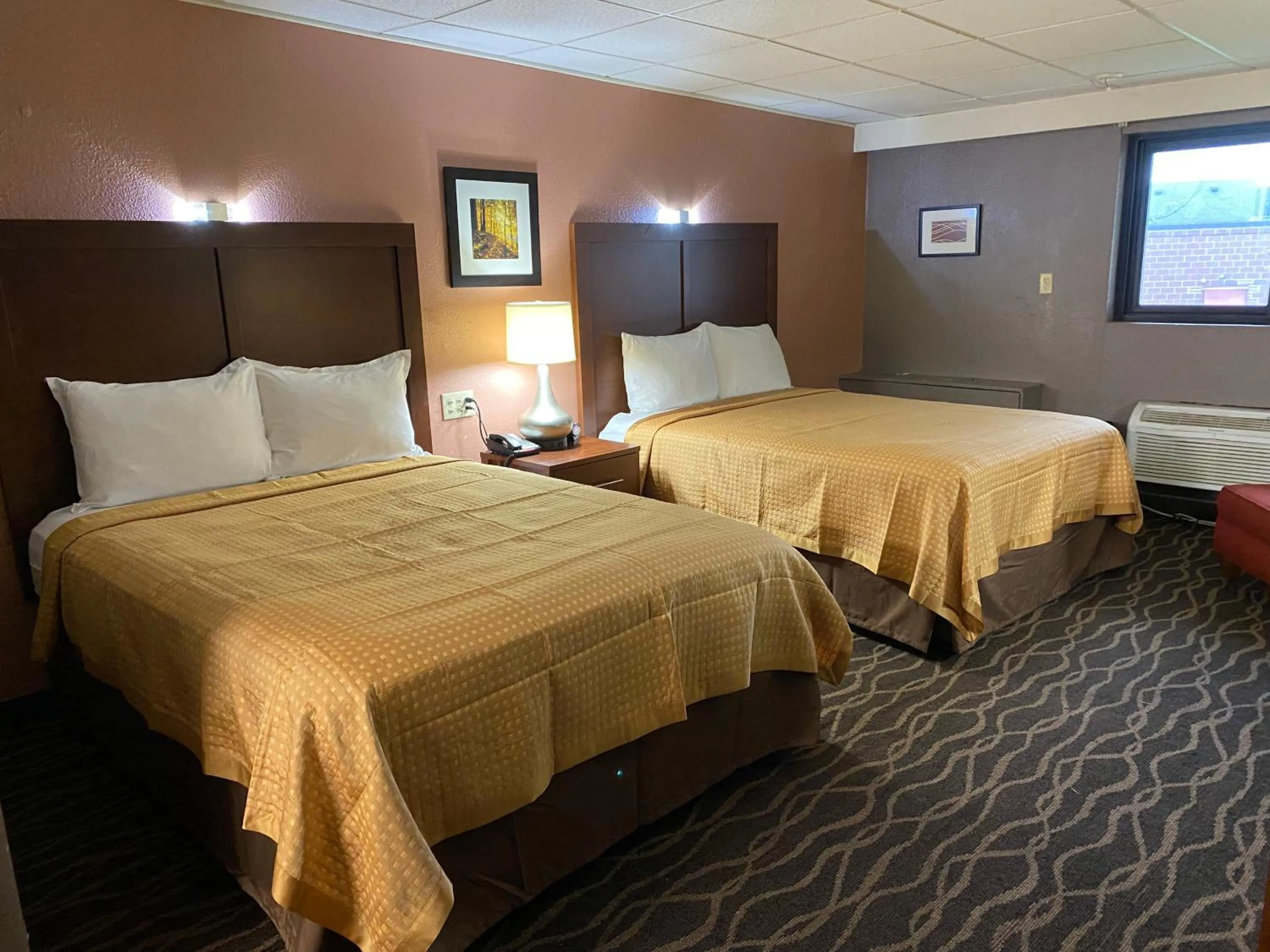 Economy Inn North Randall