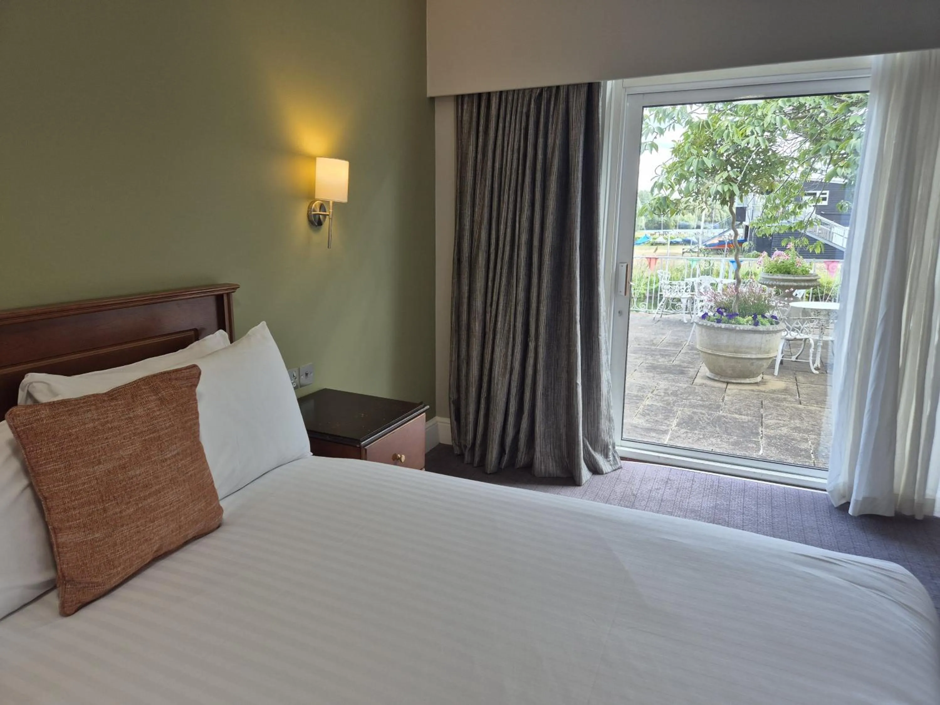 Bedroom, Bed in Warren Lodge