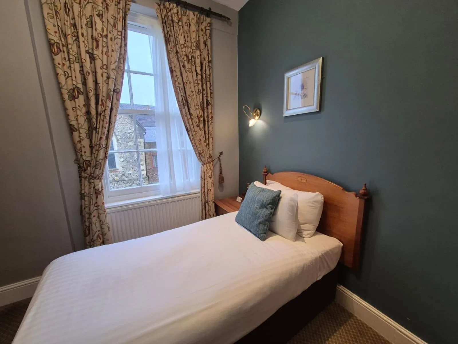 Bedroom, Bed in Warren Lodge