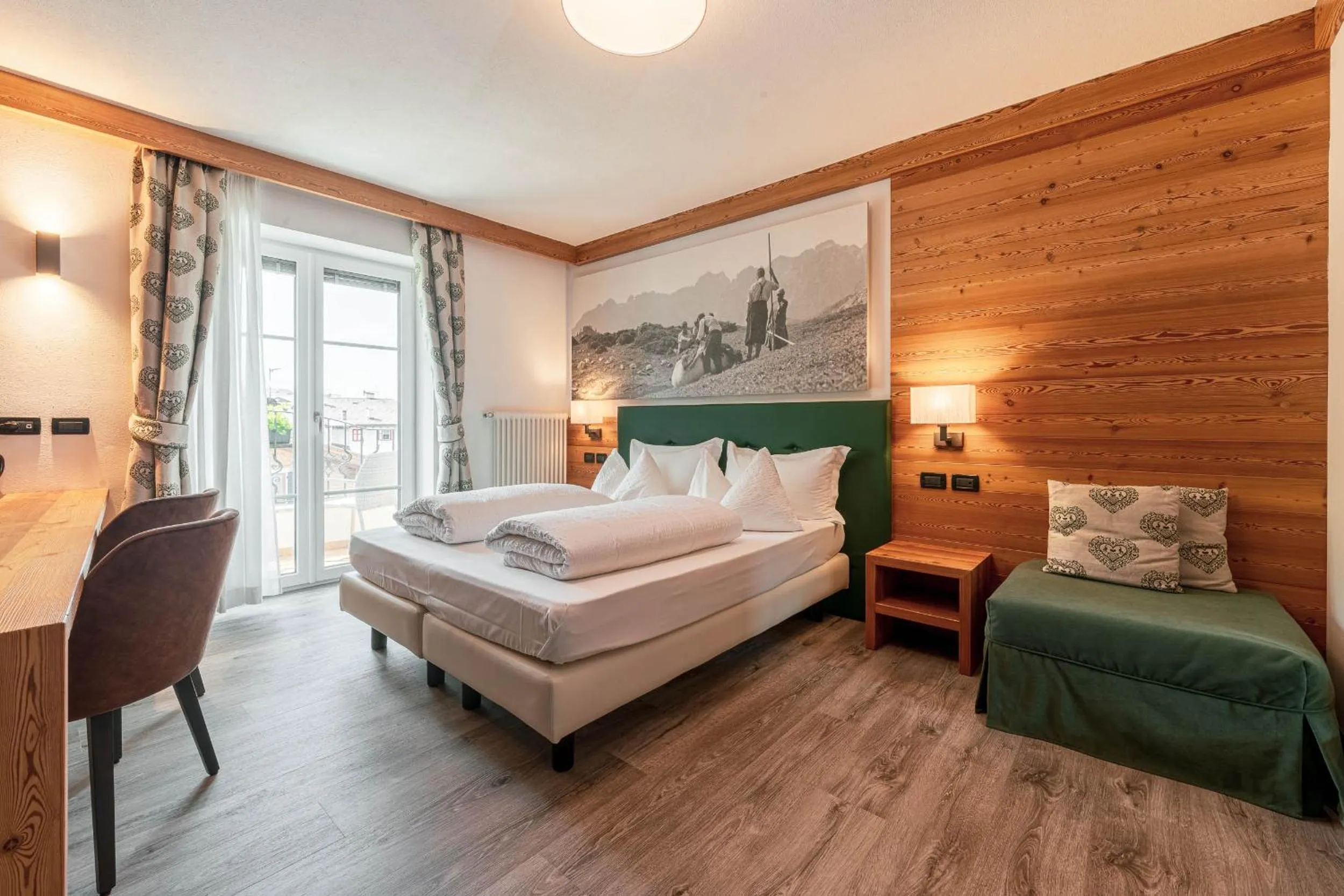 Bedroom, Bed in Hotel Chalet Sas Morin