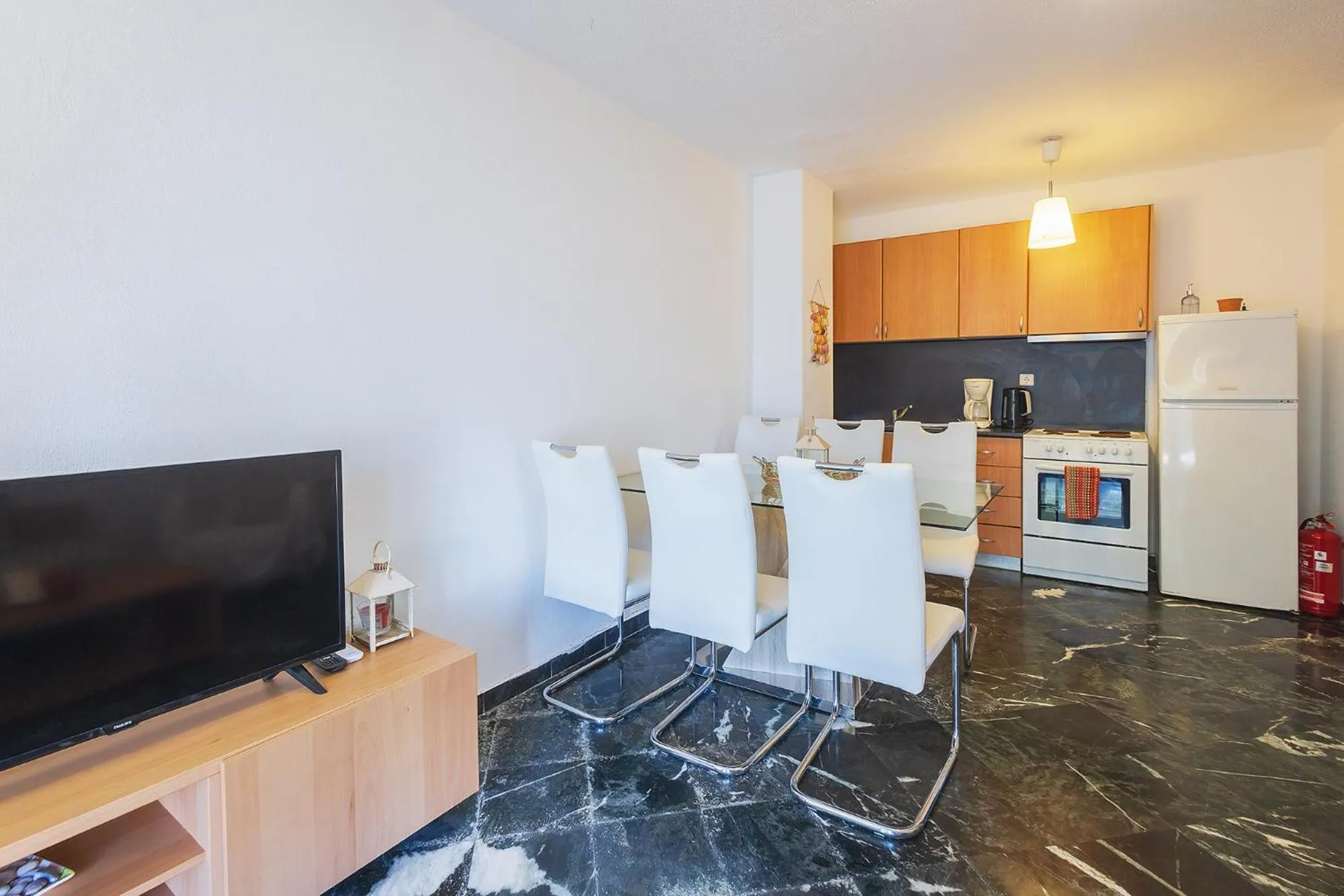 Kitchen or kitchenette in Salonikiou Beach Apartments & Villas