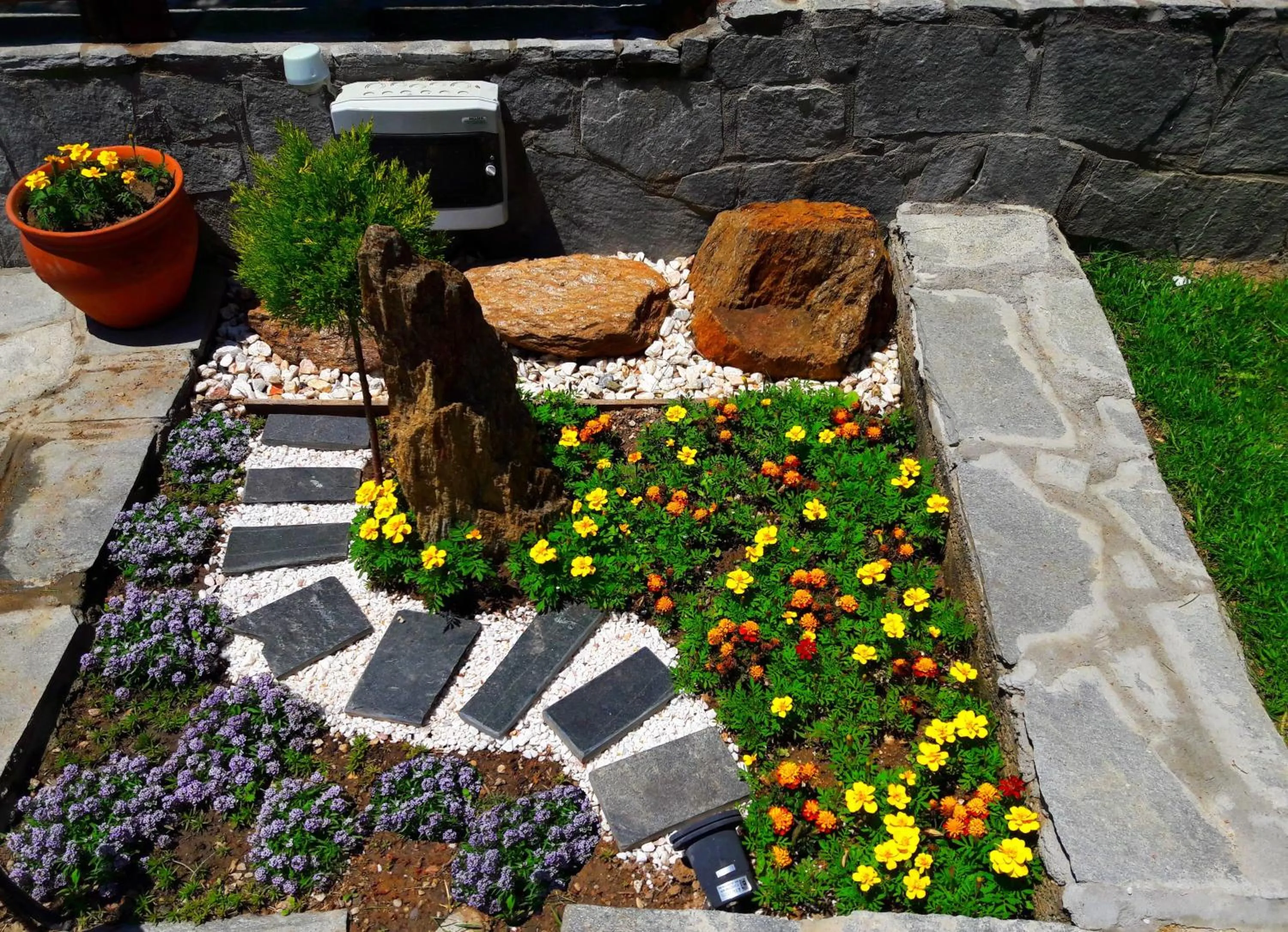 Spring in Salonikiou Beach Apartments & Villas