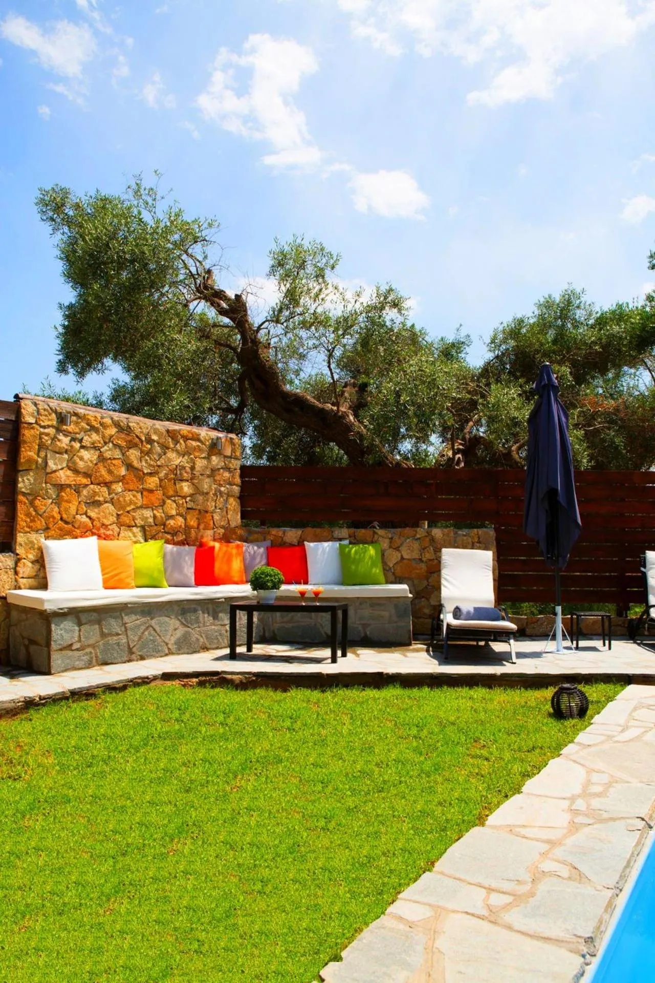 Garden in Salonikiou Beach Apartments & Villas