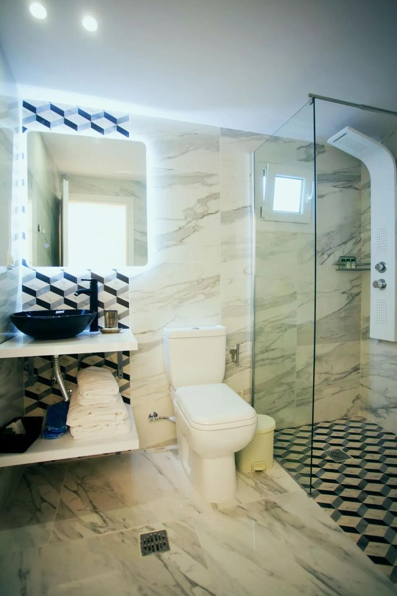 Shower in Salonikiou Beach Apartments & Villas