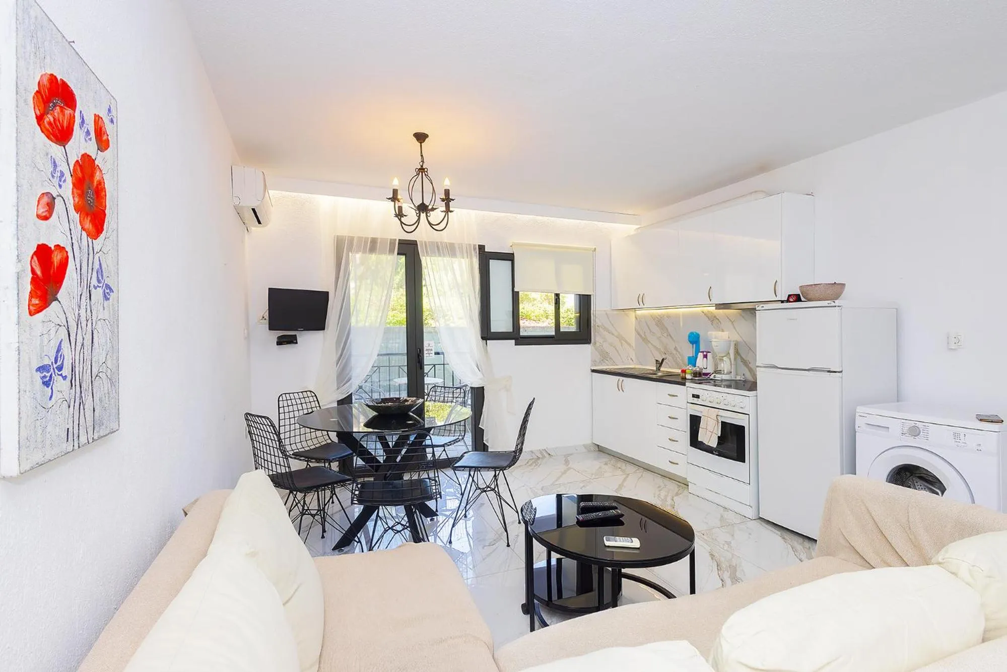 Seating area in Salonikiou Beach Apartments & Villas