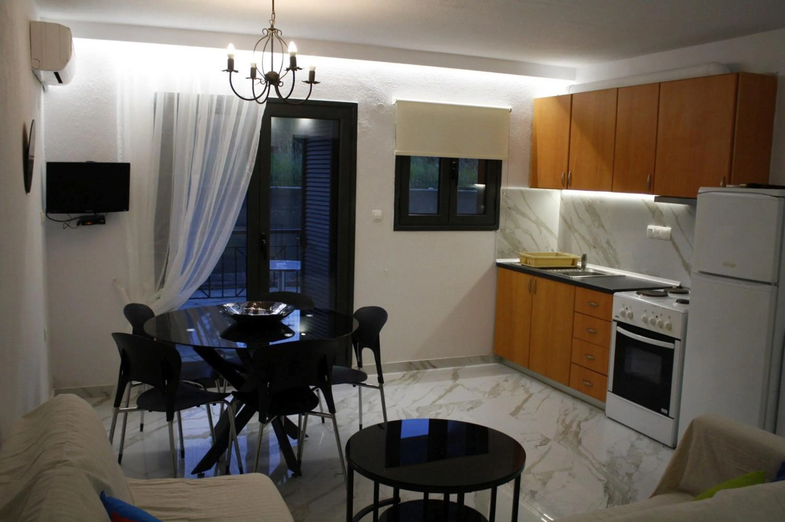 Salonikiou Beach Apartments & Villas