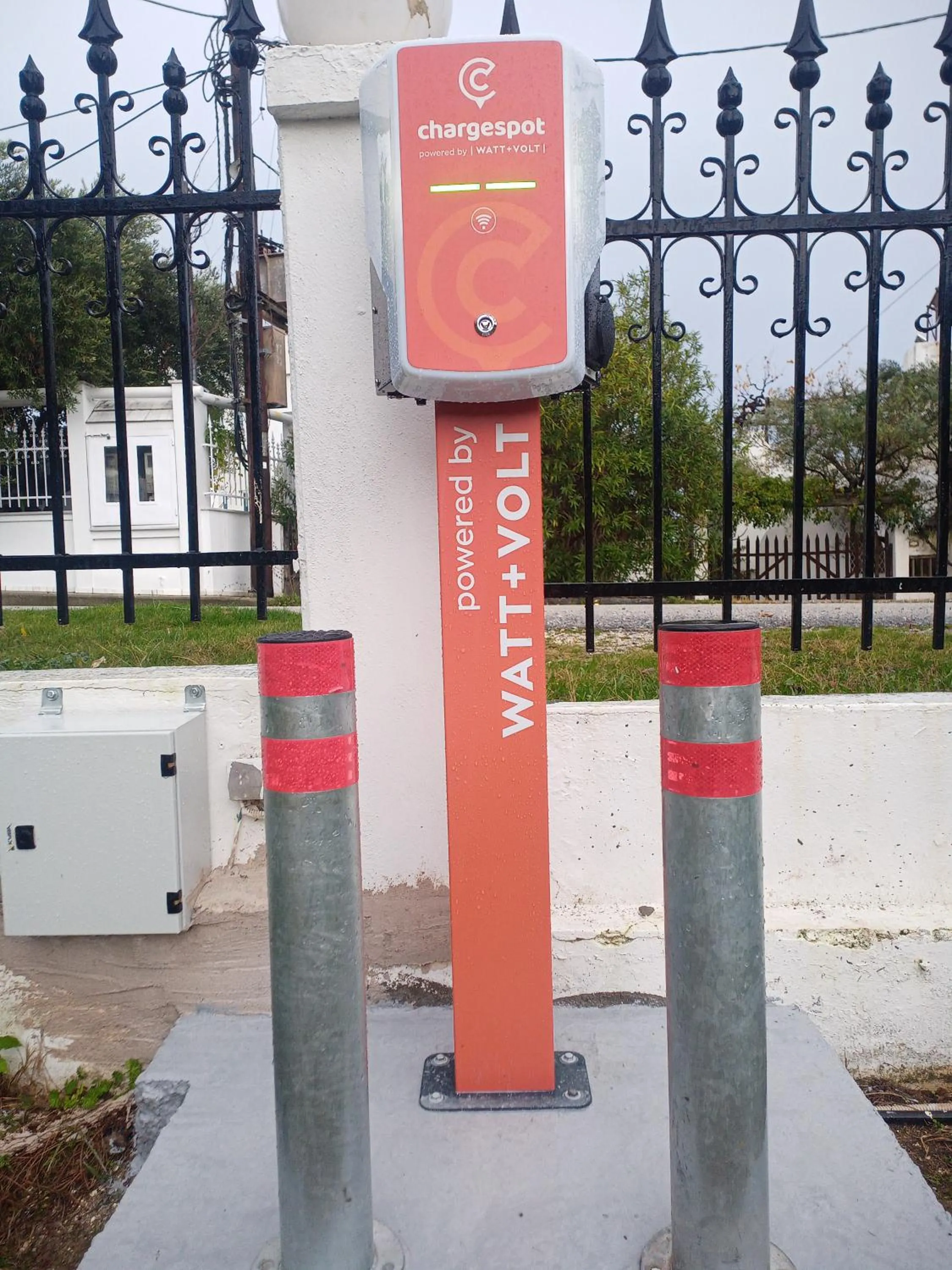 Salonikiou Beach Apartments & Villas