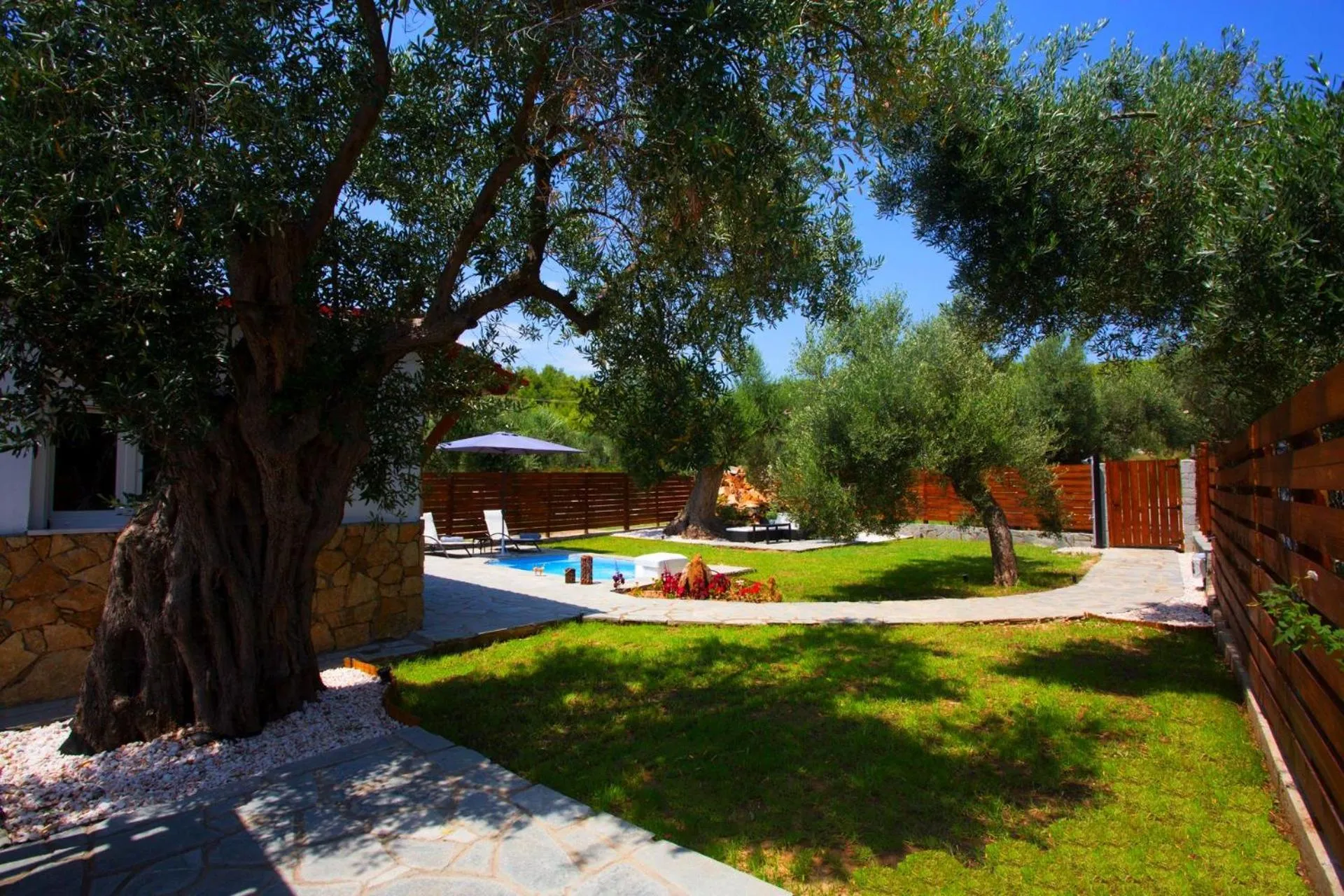 Day in Salonikiou Beach Apartments & Villas