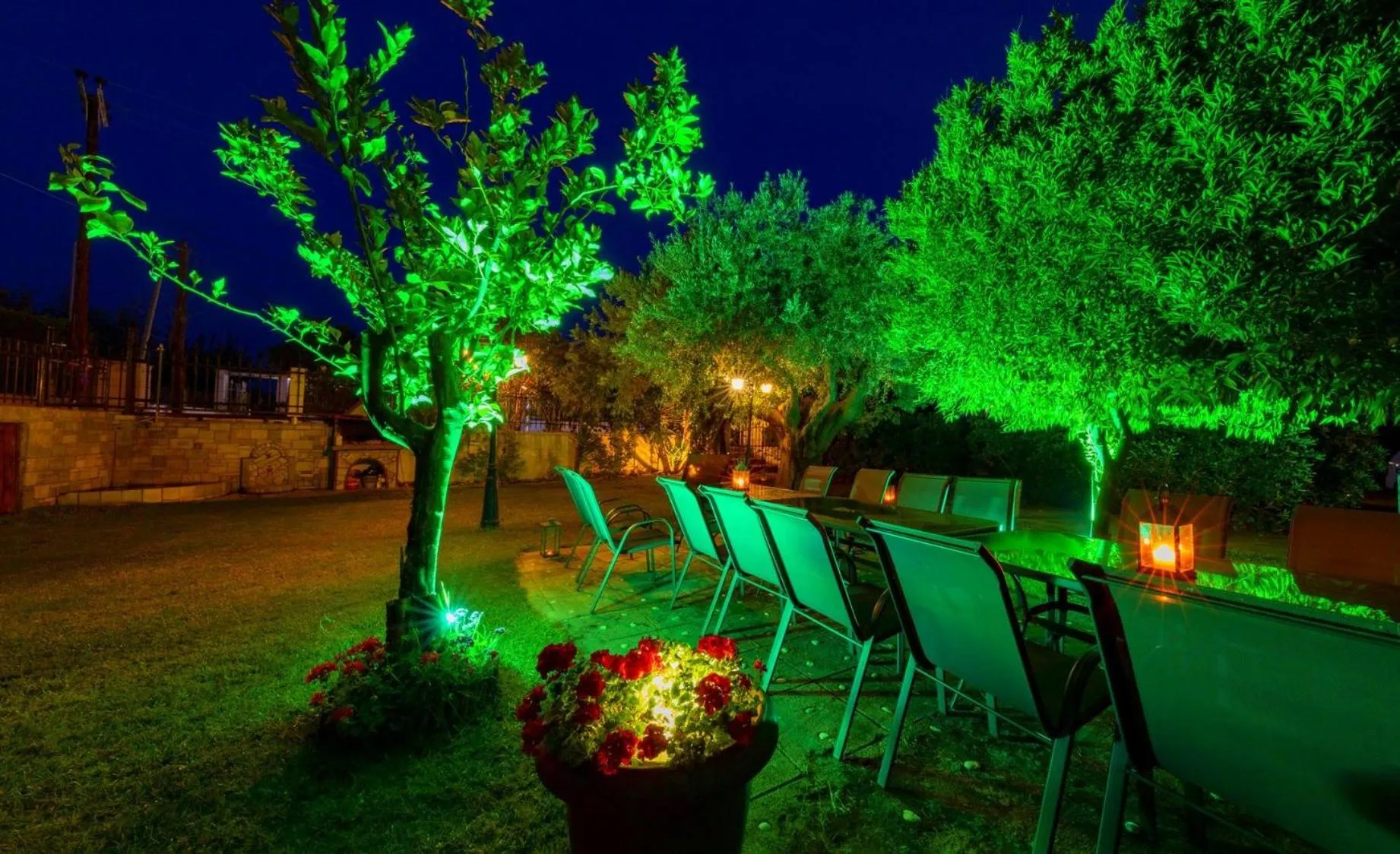 Garden in Salonikiou Beach Apartments & Villas