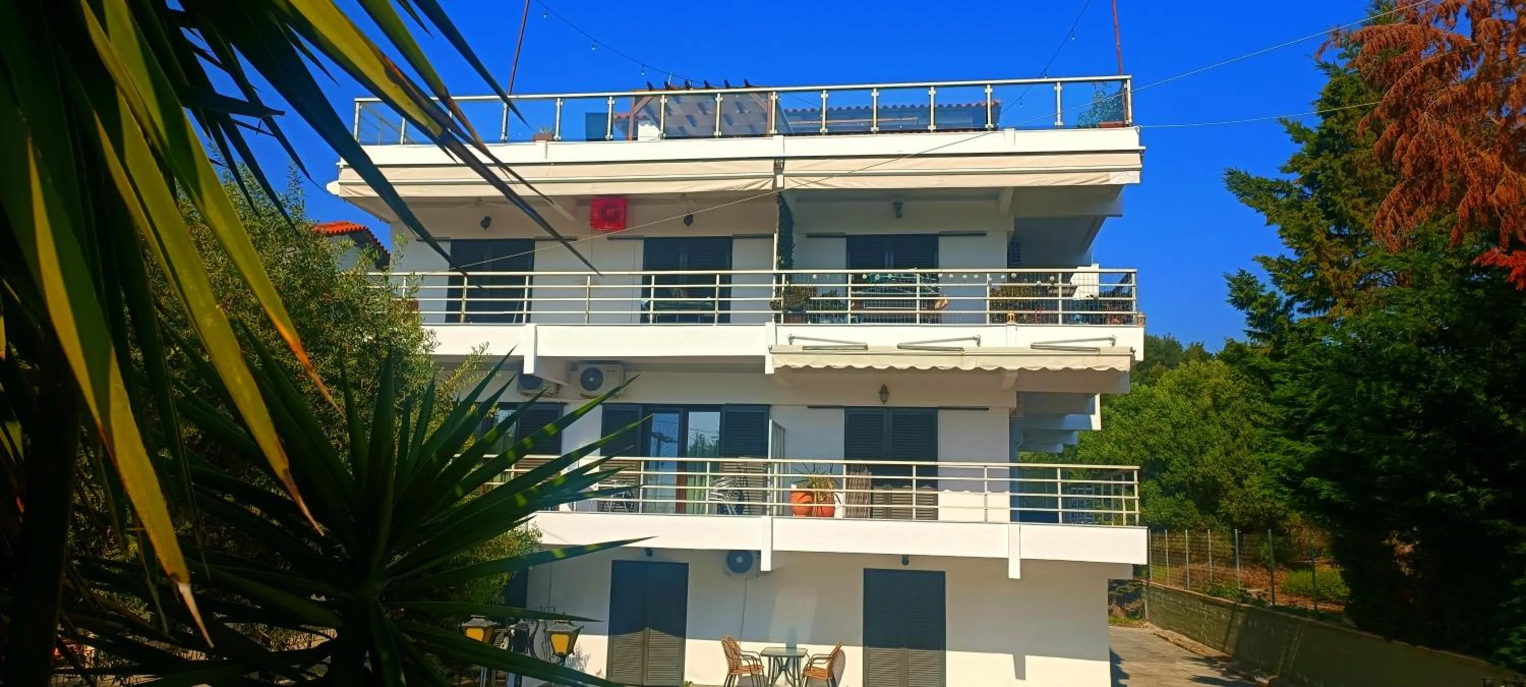 Property building in Salonikiou Beach Apartments & Villas