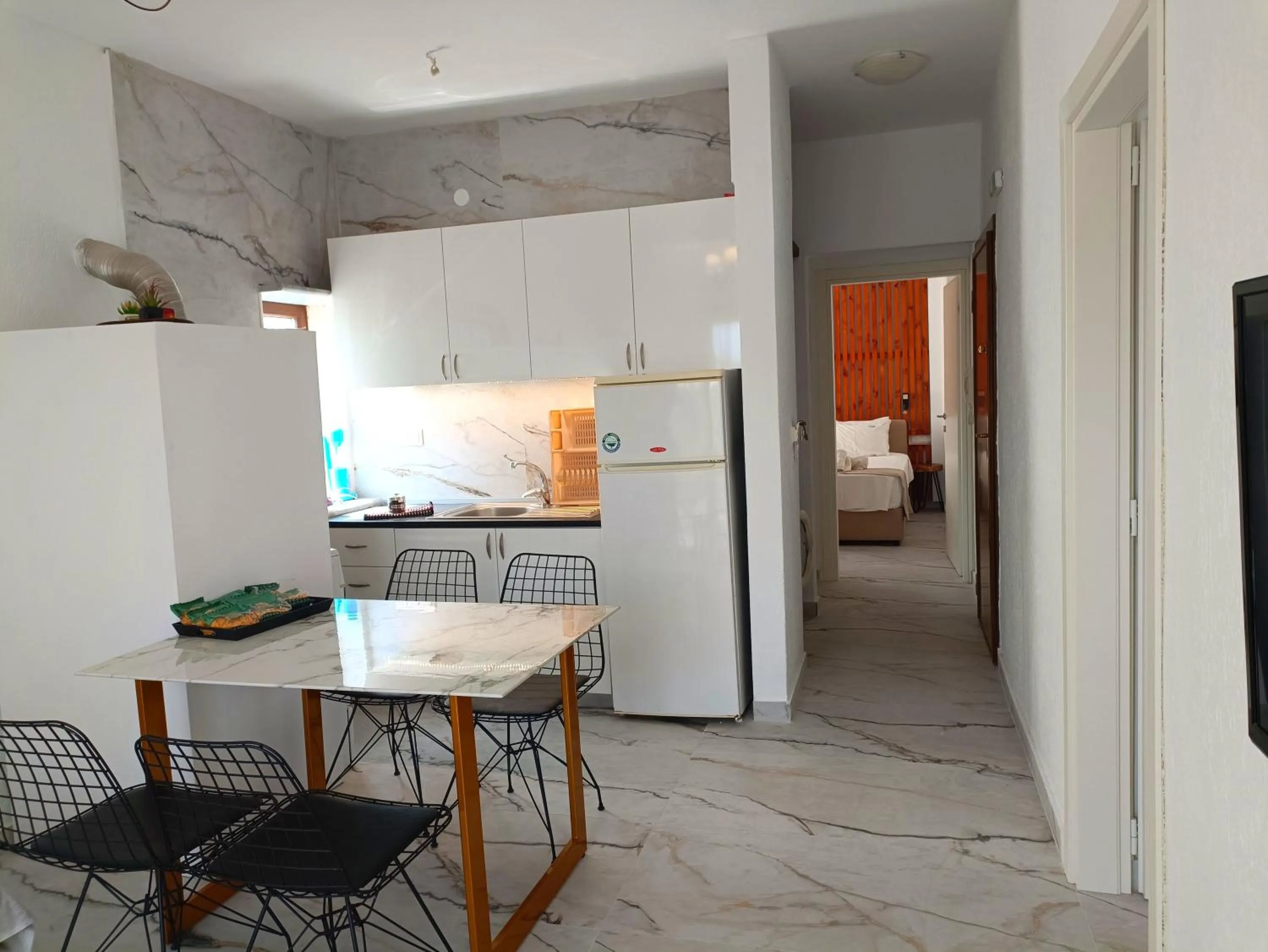 Kitchen or kitchenette in Salonikiou Beach Apartments & Villas