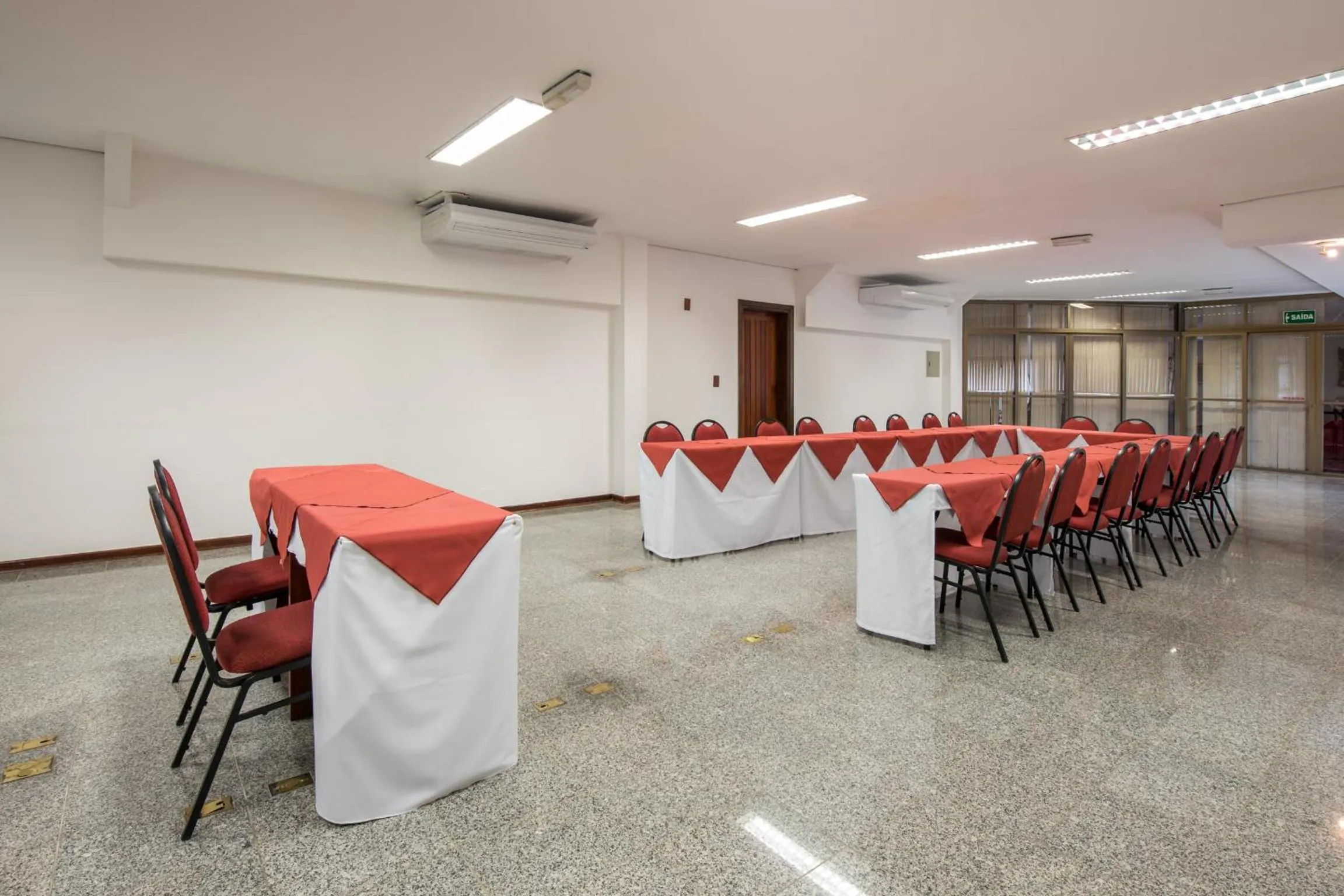 Business facilities in Hotel Carlton Plaza