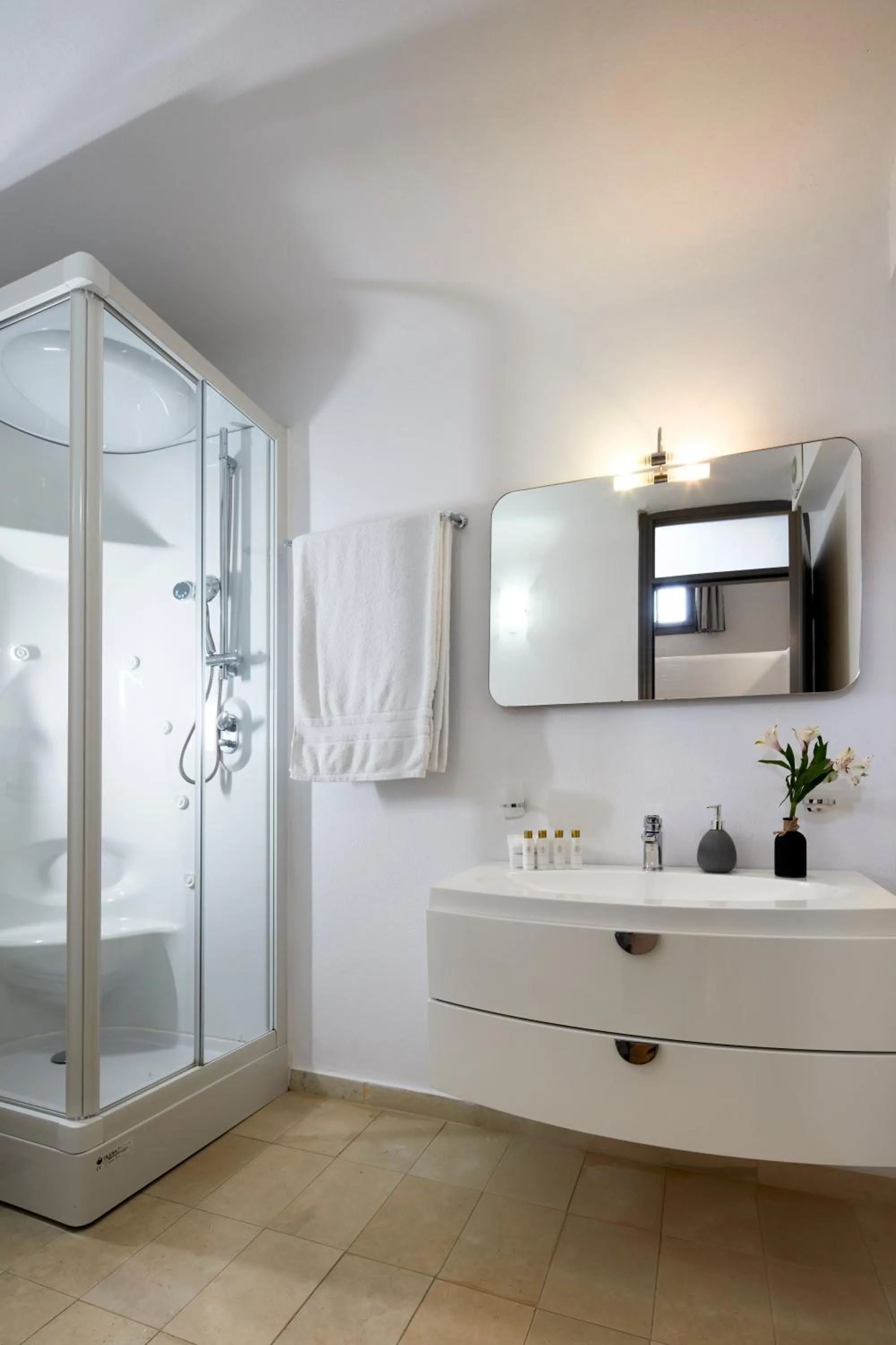 Shower in Santorini Princess Presidential Suites