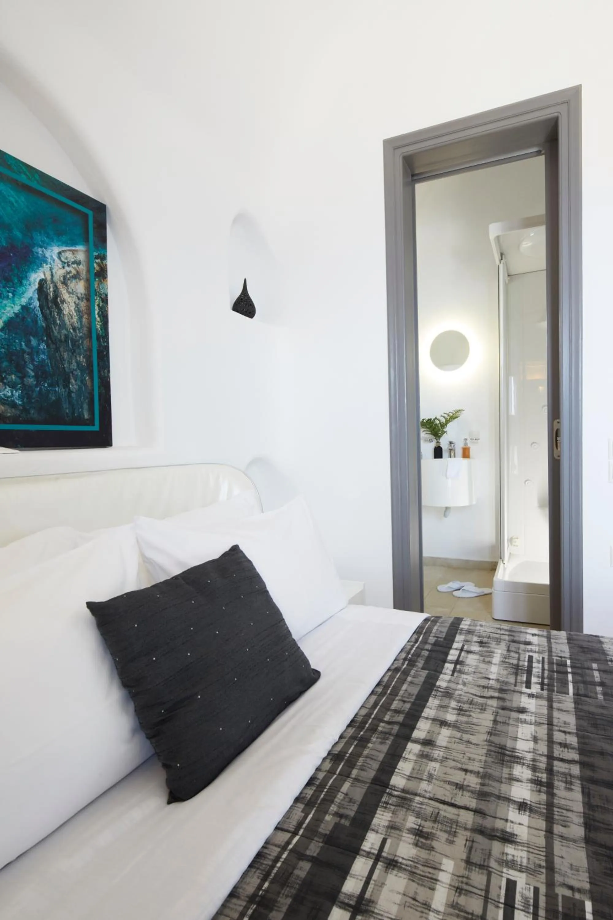 Bed in Santorini Princess Presidential Suites