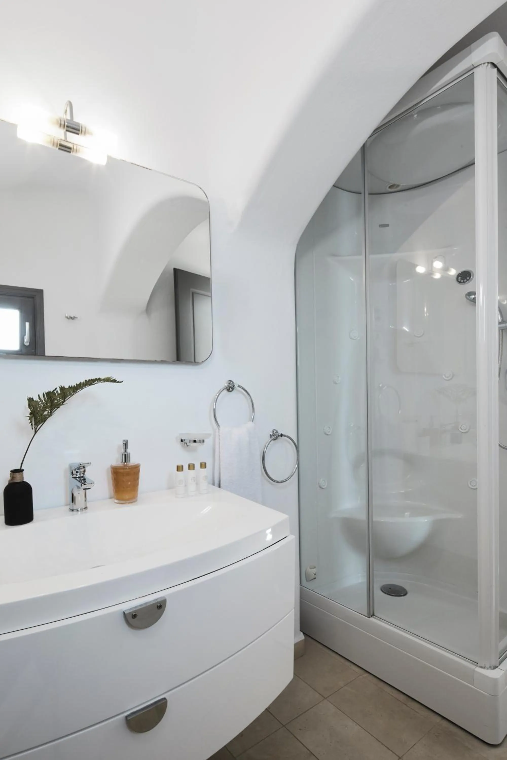 Shower in Santorini Princess Presidential Suites