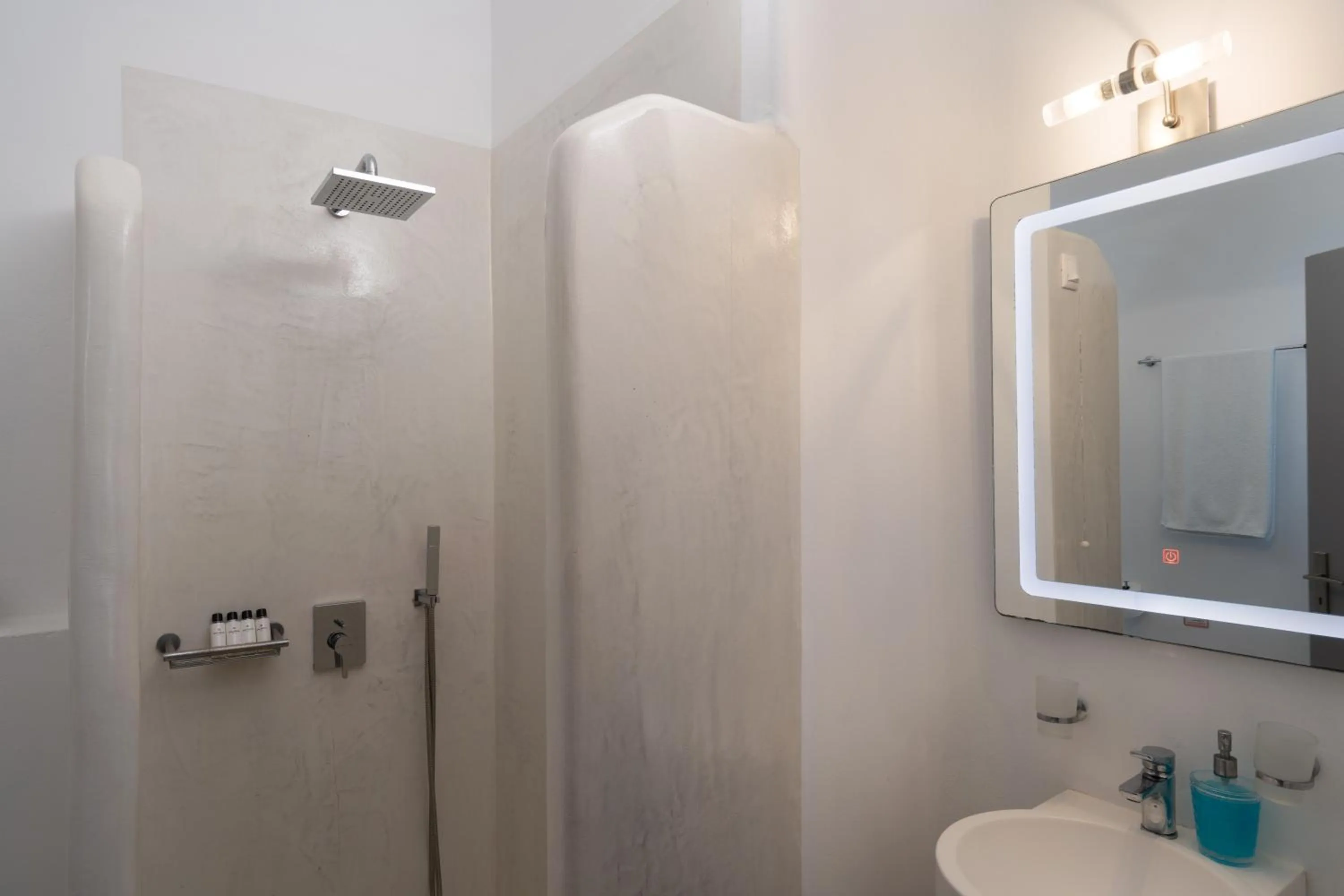 Shower in Santorini Princess Presidential Suites