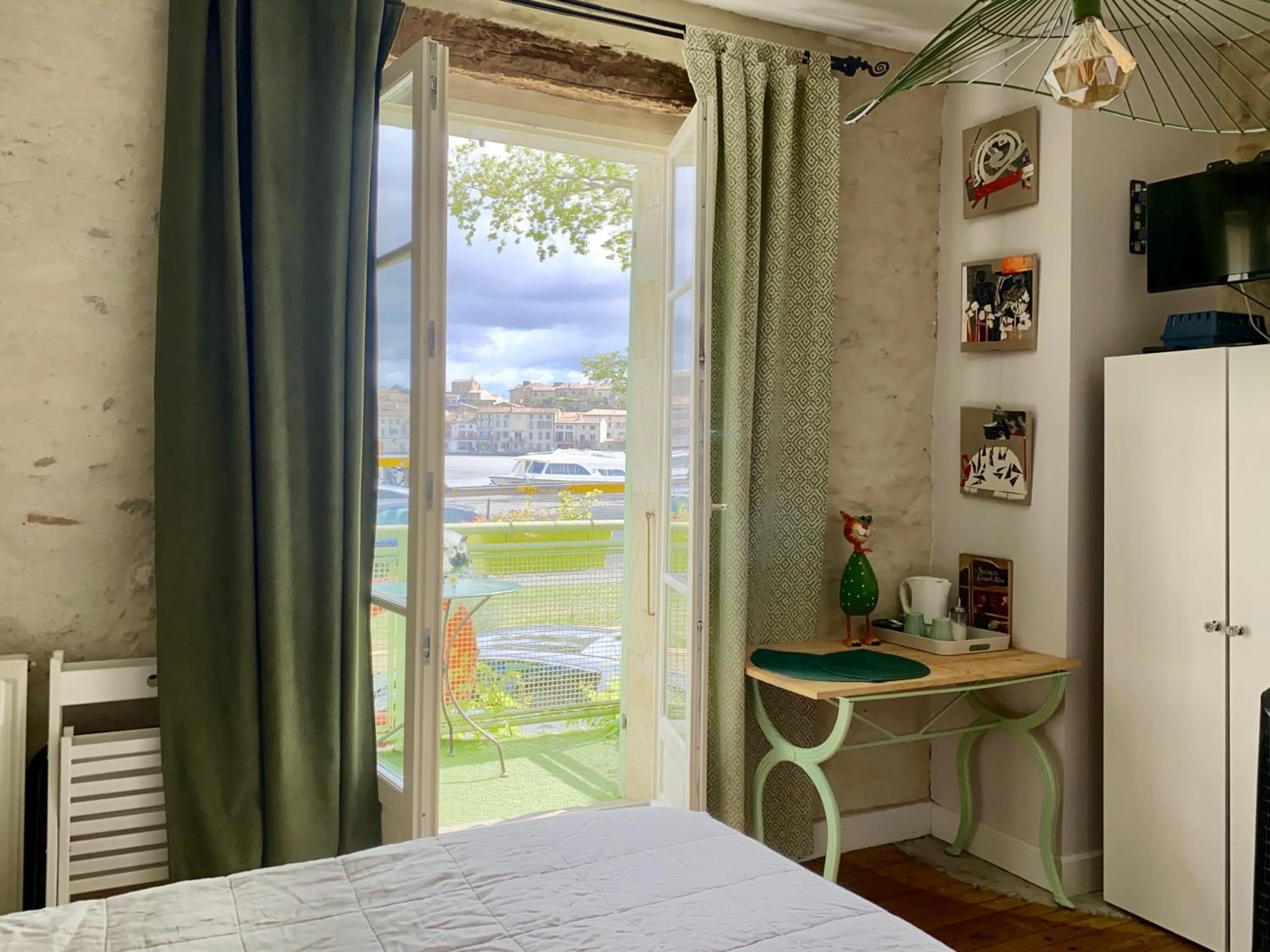 Coffee/tea facilities, Bed in Le Grand Bassin