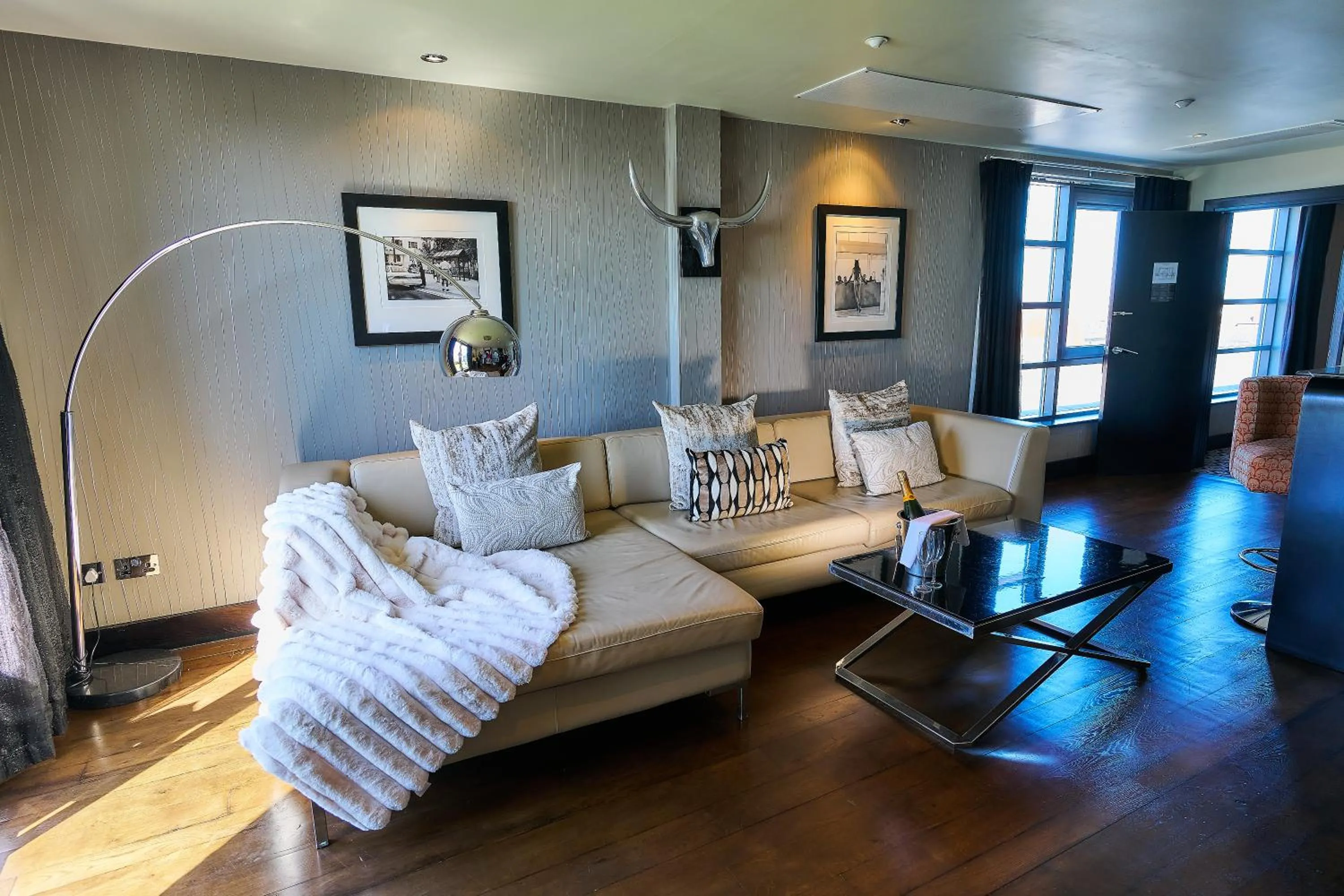 Lounge or bar in The Vincent Hotel