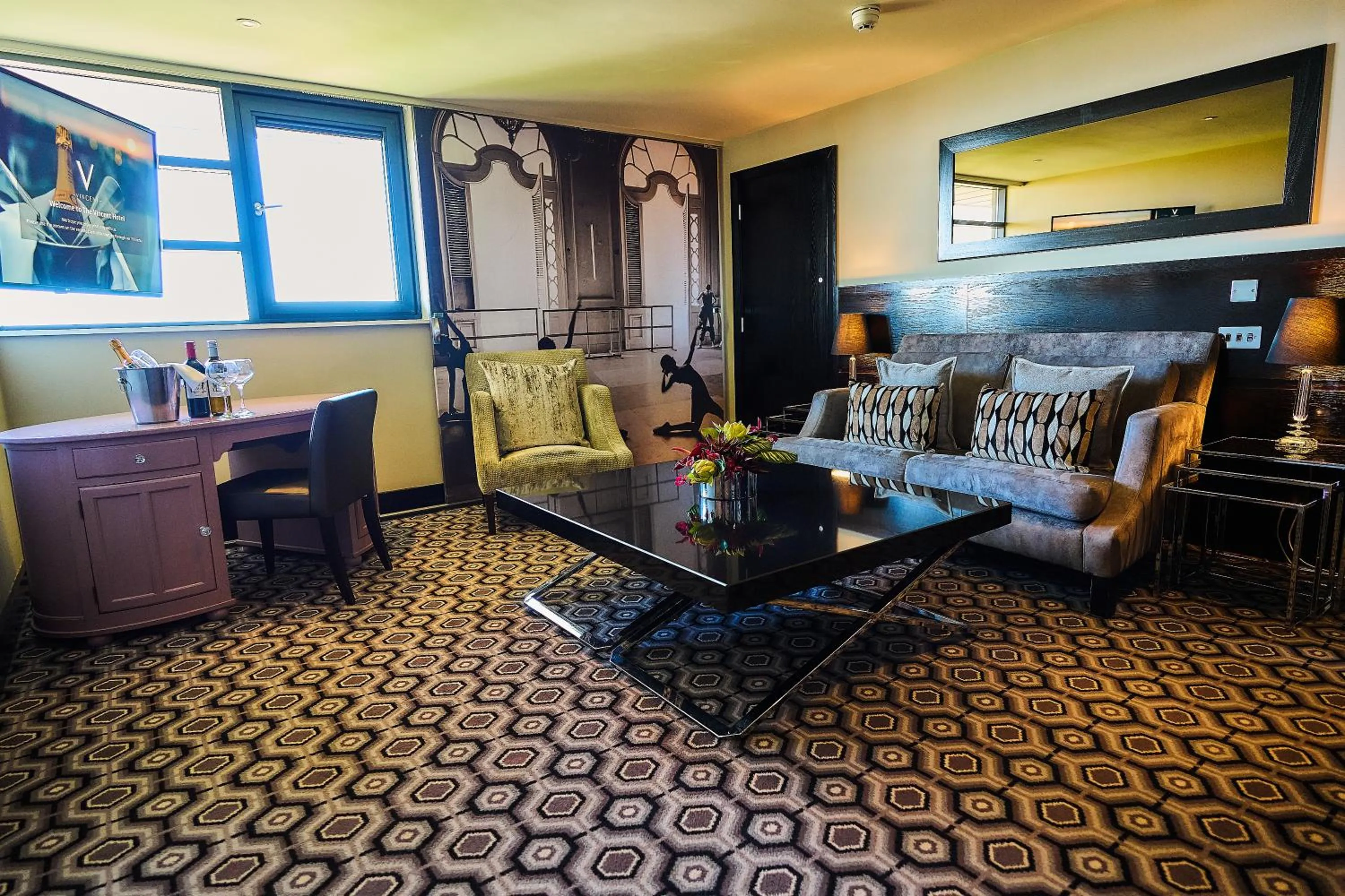 Lounge or bar in The Vincent Hotel