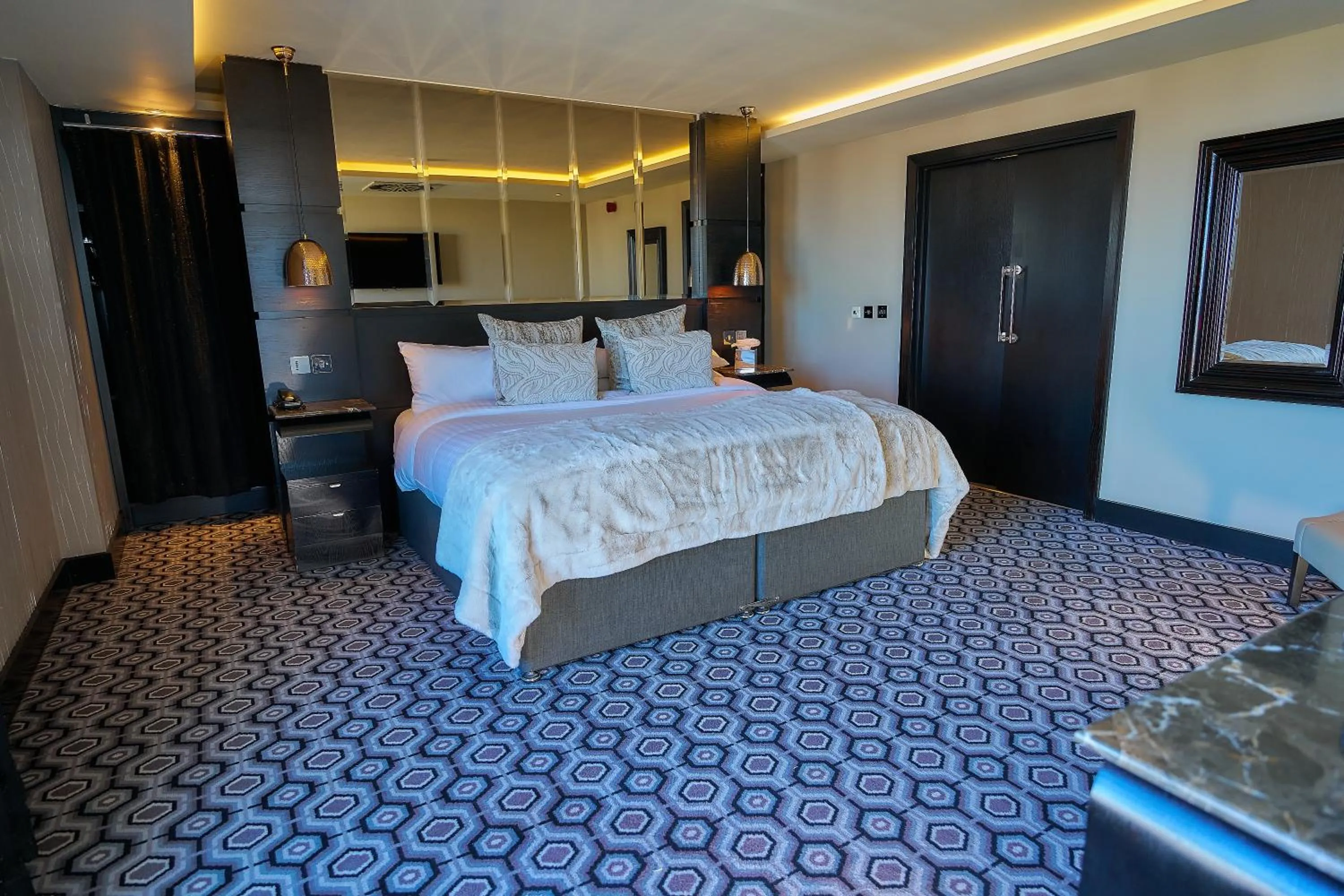 Bedroom, Bed in The Vincent Hotel