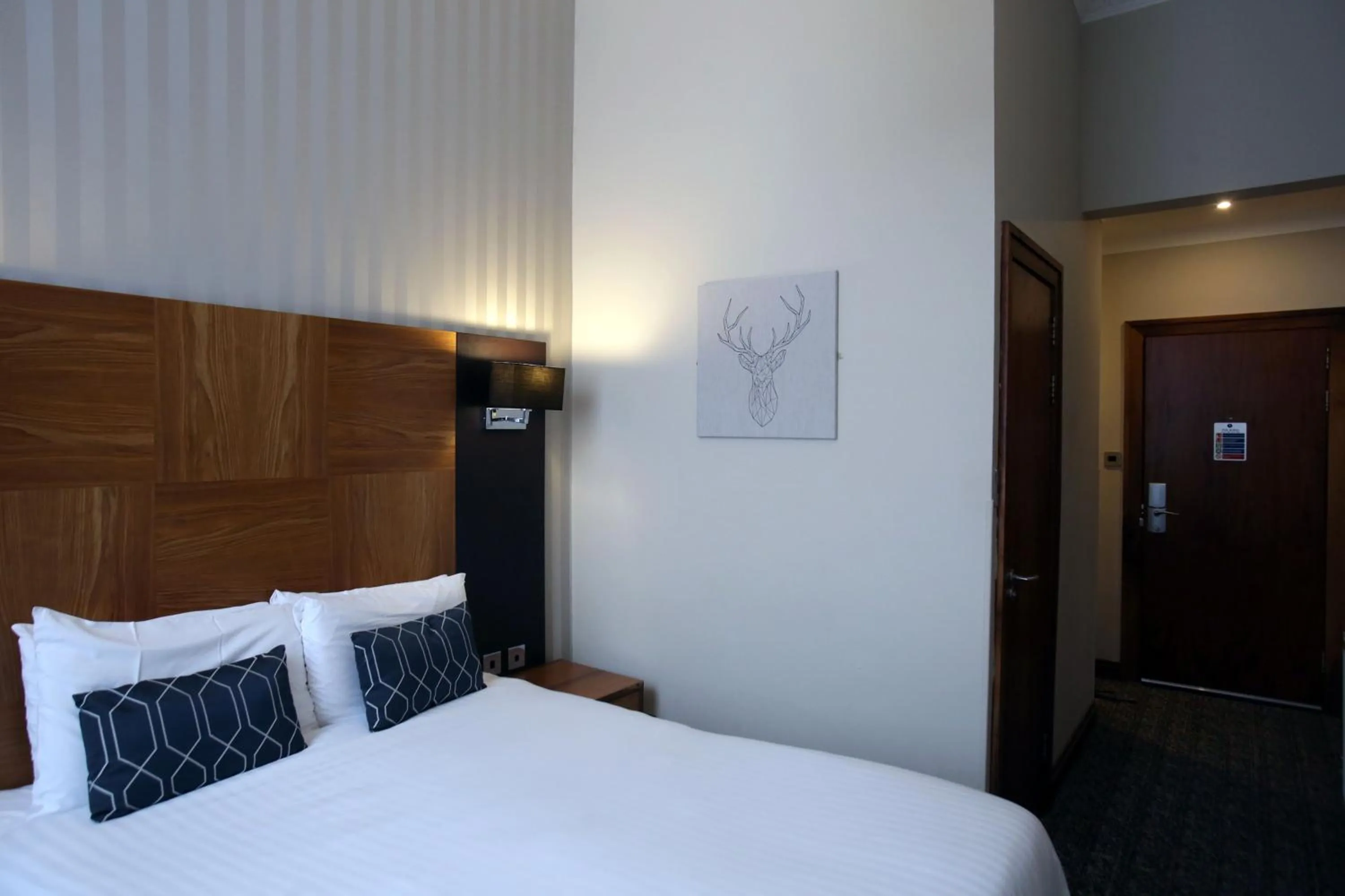 Photo of the whole room, Bed in Acorn Hotel