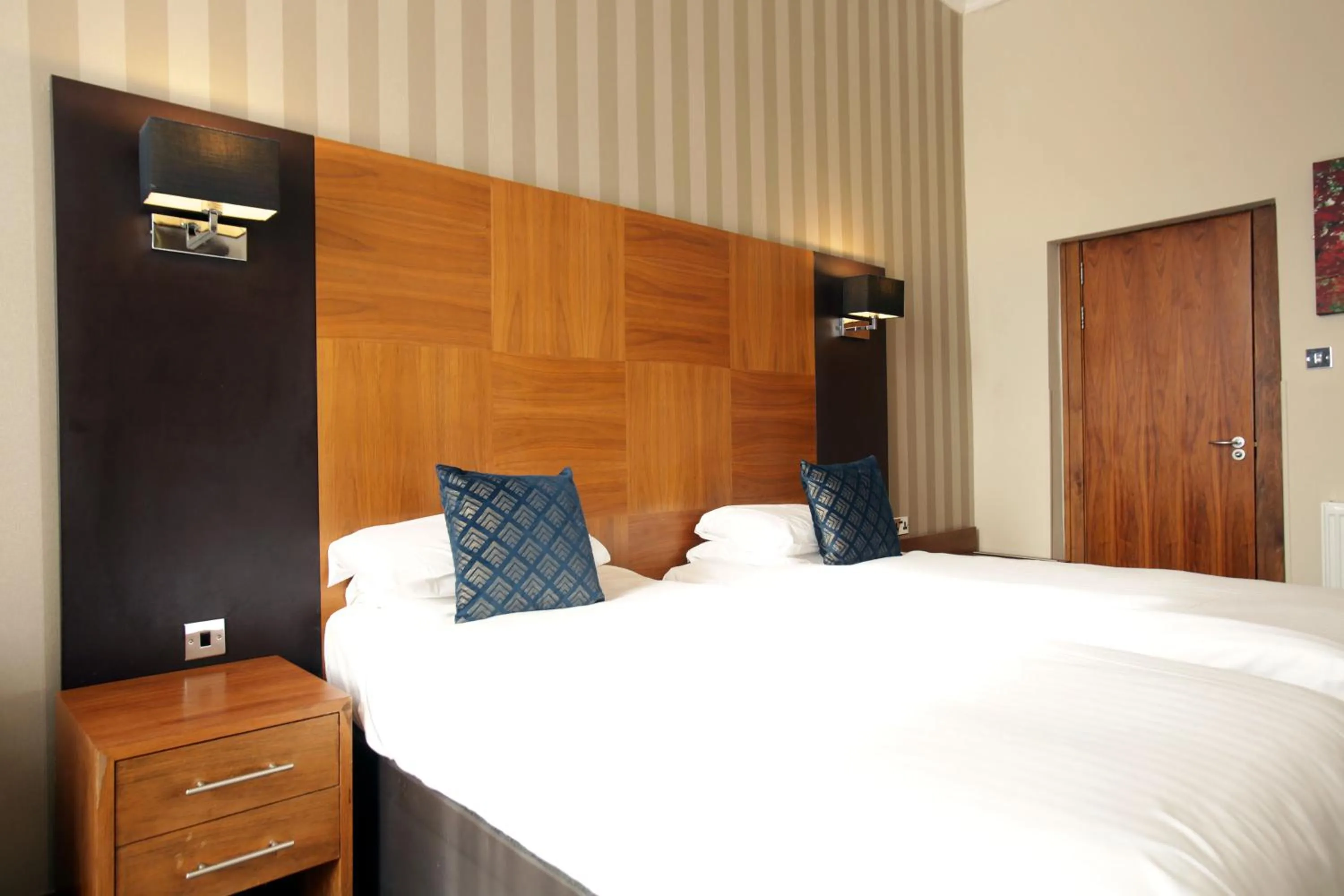 Bedroom, Bed in Acorn Hotel