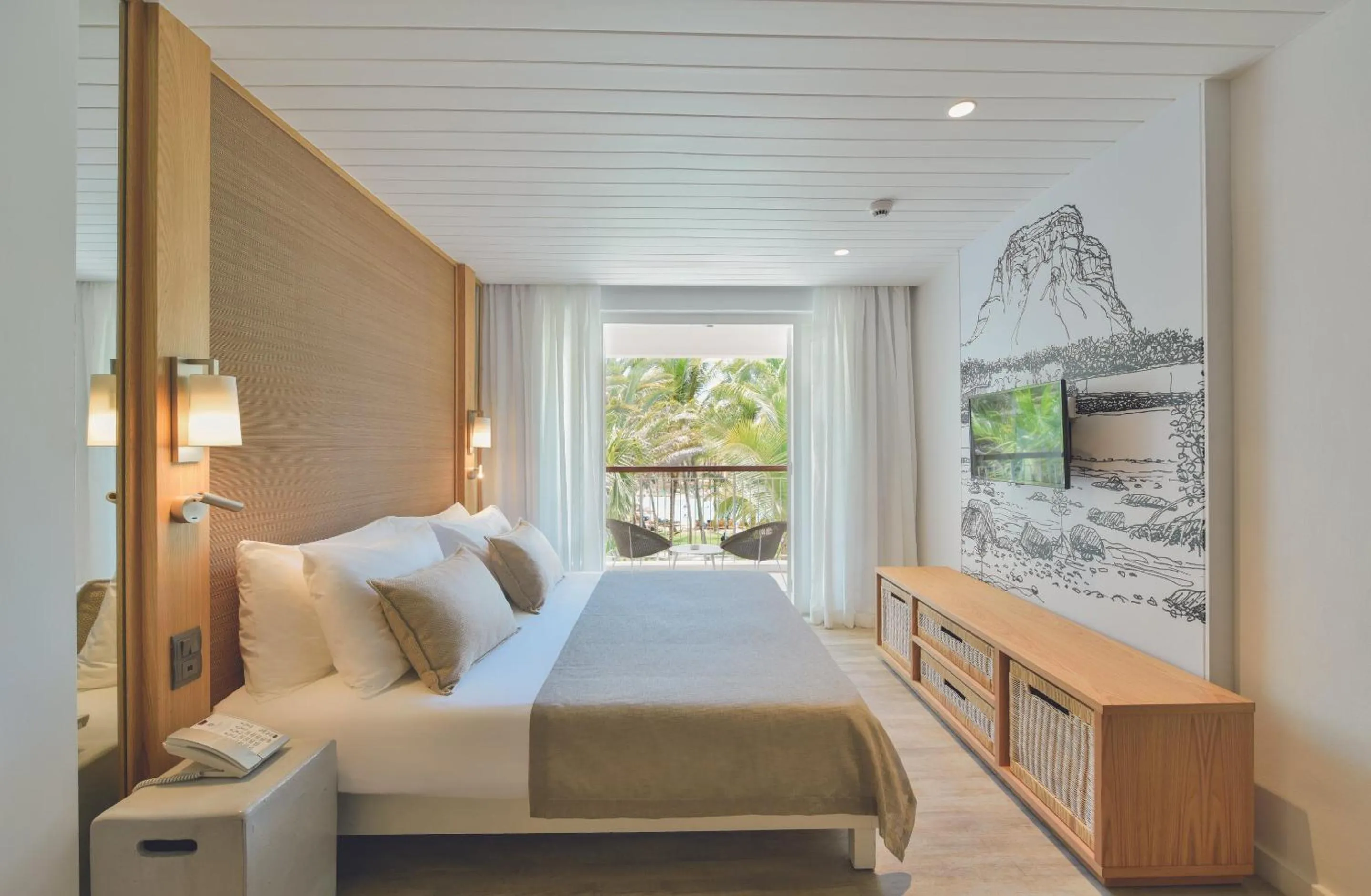 View (from property/room), Bed in Canonnier Beachcomber Golf Resort & Spa