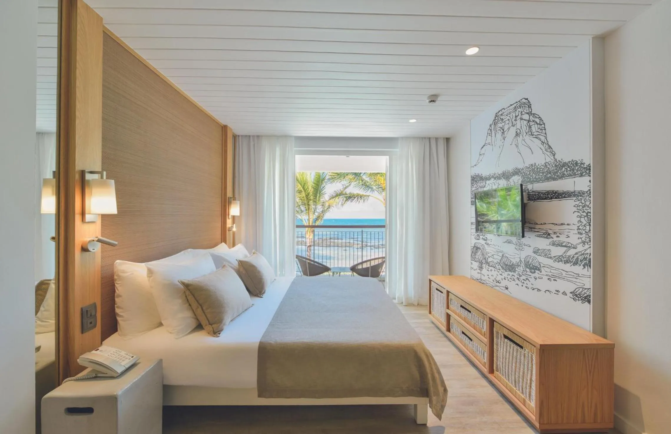 View (from property/room), Bed in Canonnier Beachcomber Golf Resort & Spa