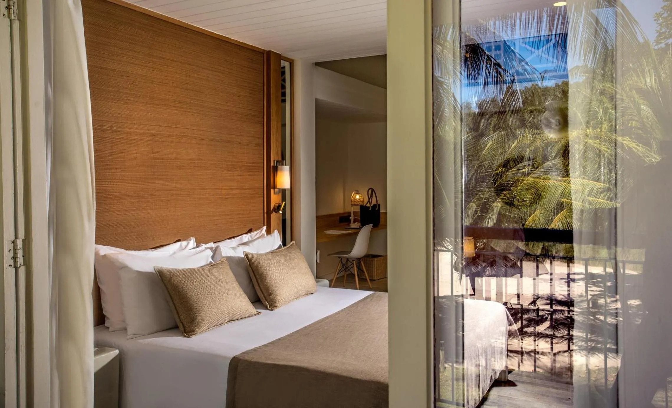 Bedroom, Bed in Canonnier Beachcomber Golf Resort & Spa