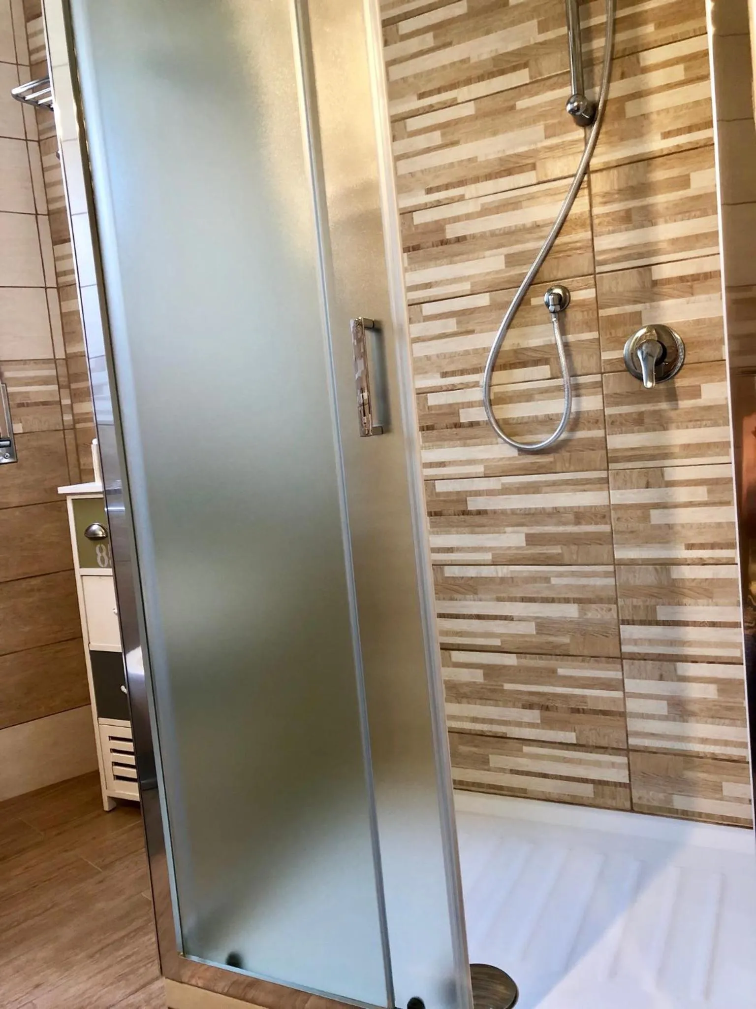 Shower in Montellinos Suite Tortora