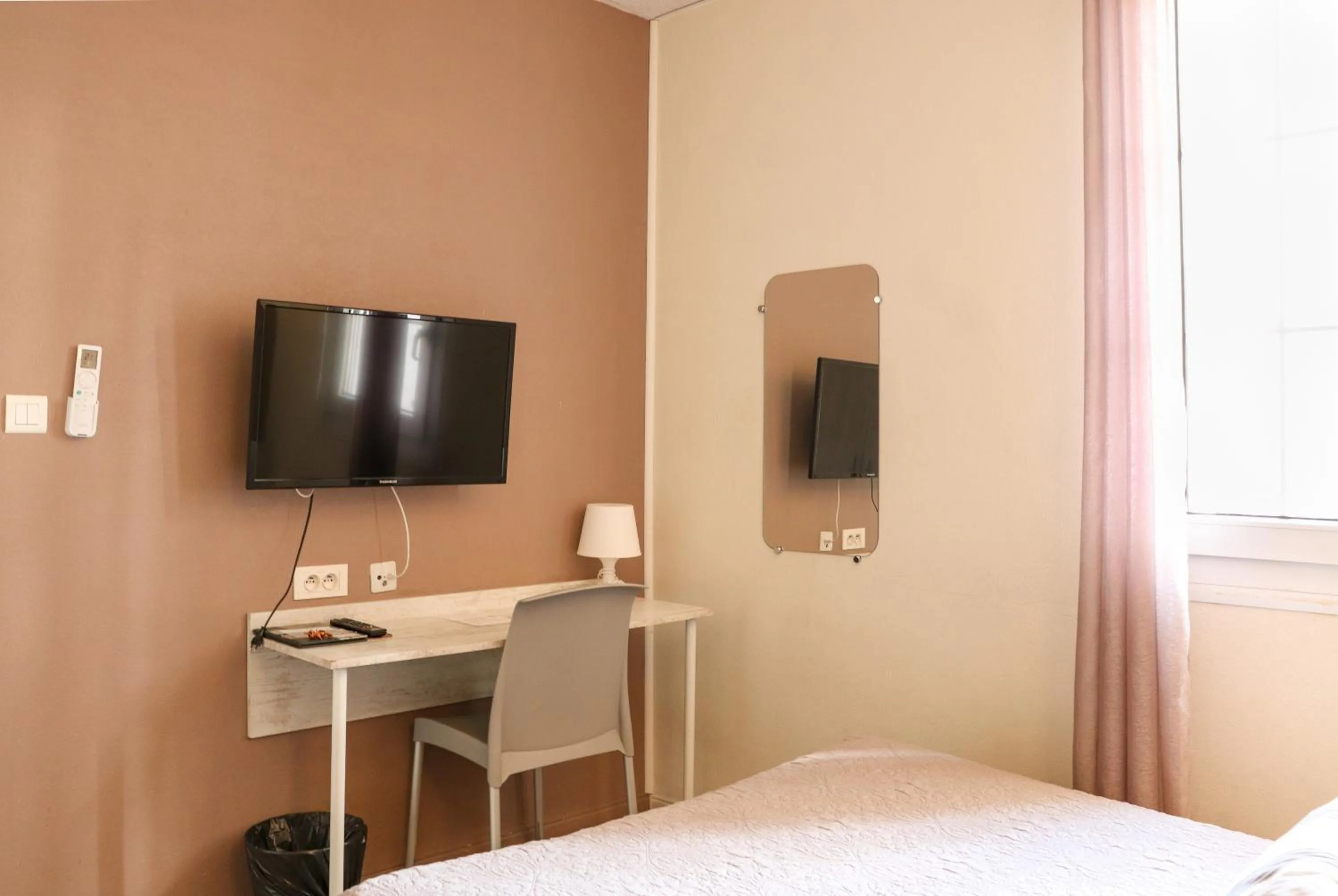 TV and multimedia, Bed in Hotel Abelia