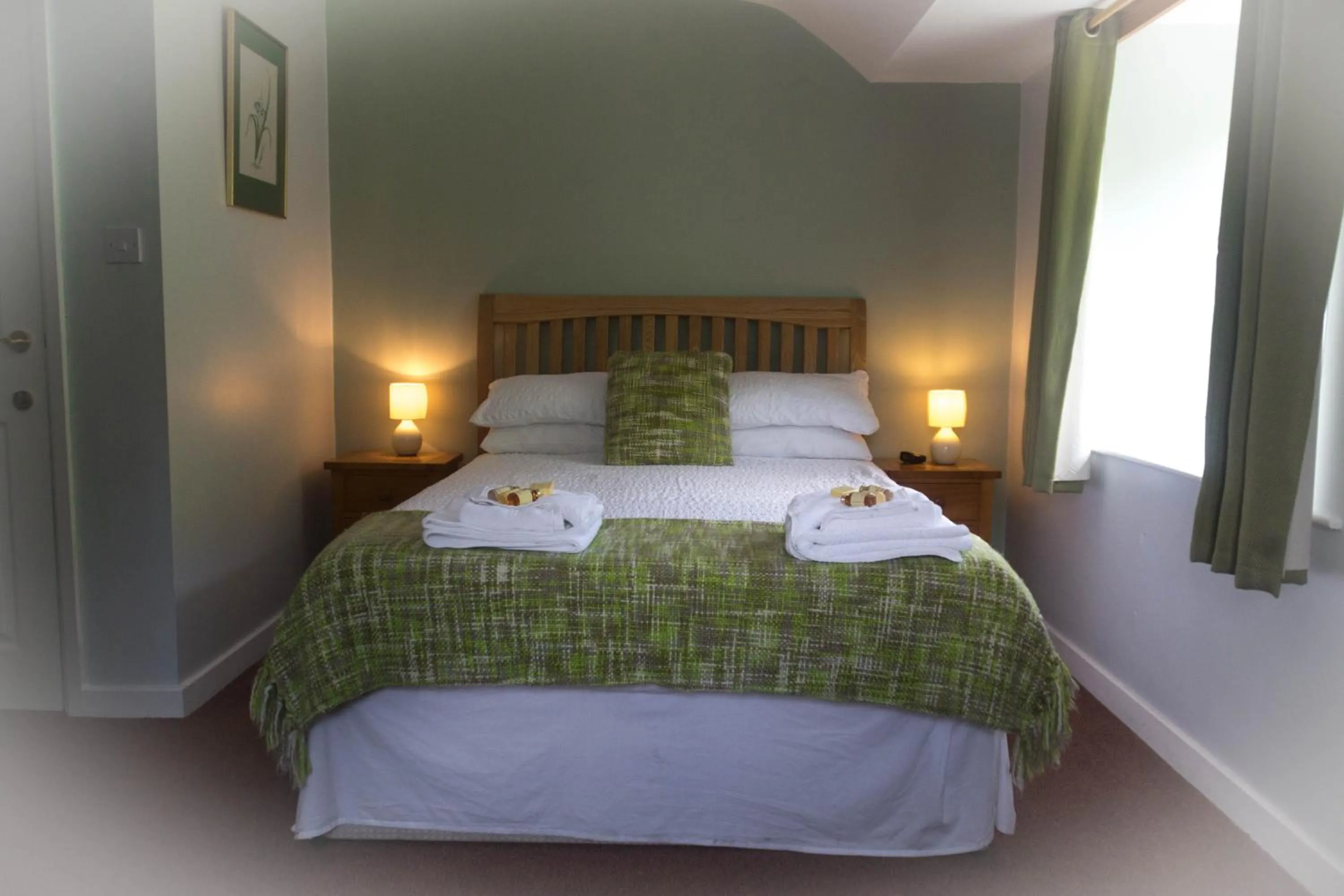 Photo of the whole room, Bed in The Elks Head Inn