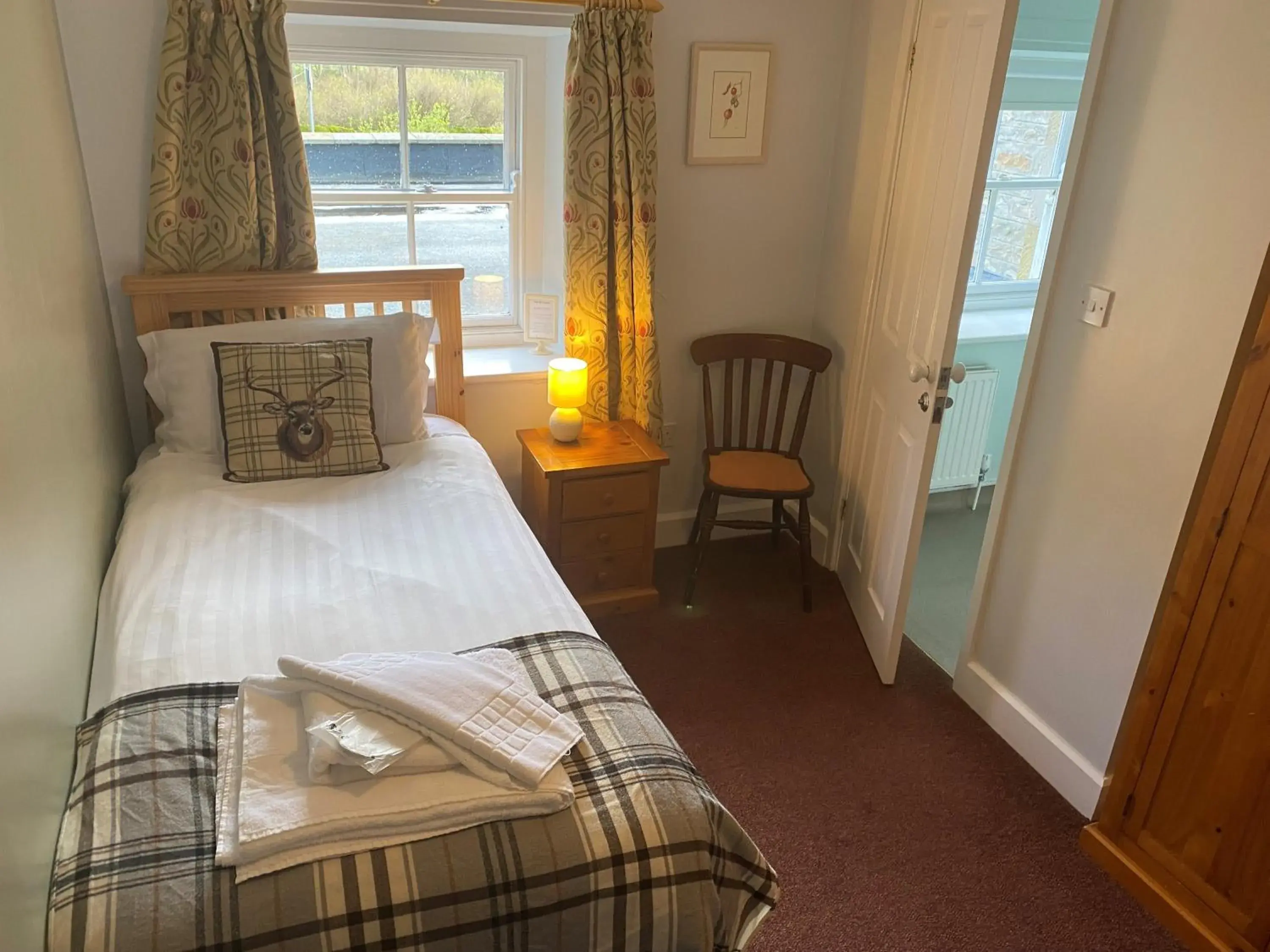 Standard Single Room with Shower in The Elks Head Inn Standard Single Room with Shower in The Elks Head Inn