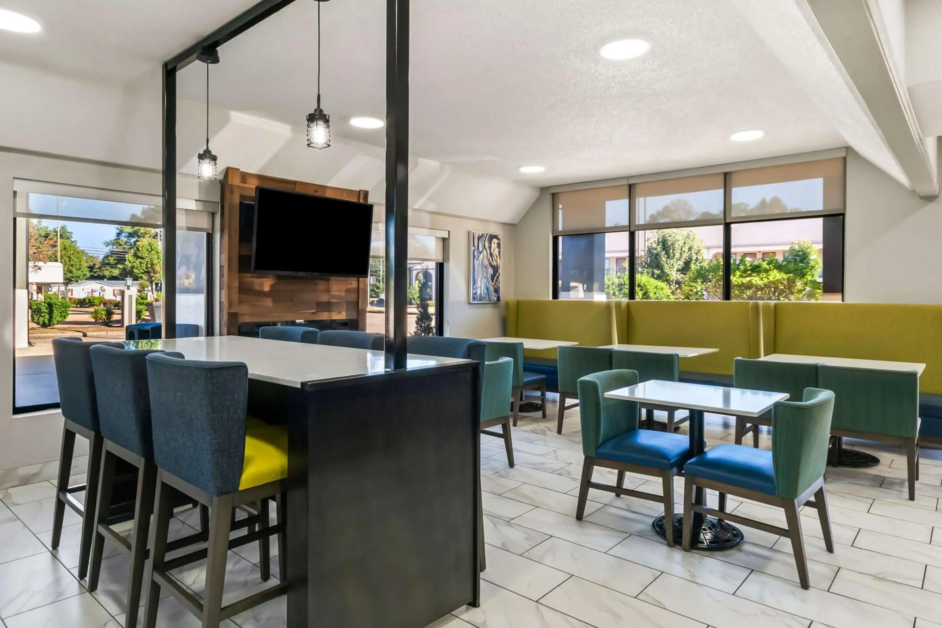 Breakfast in Best Western Inn