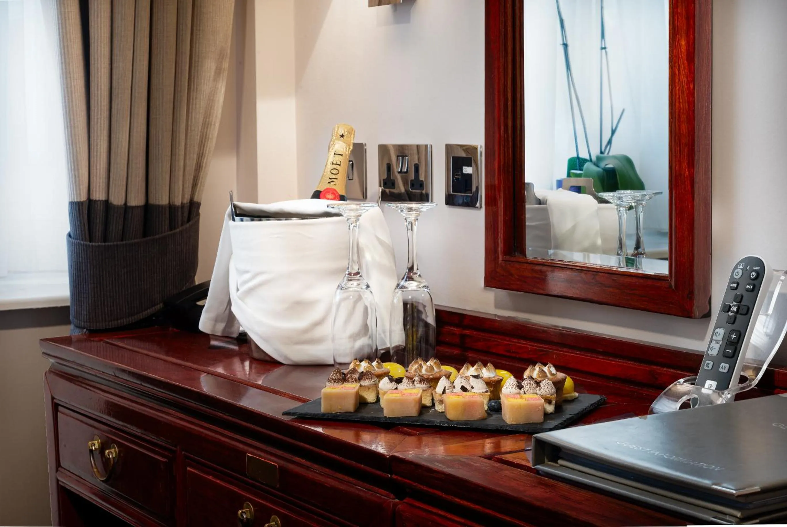 Food in Gem Fitzrovia Hotel