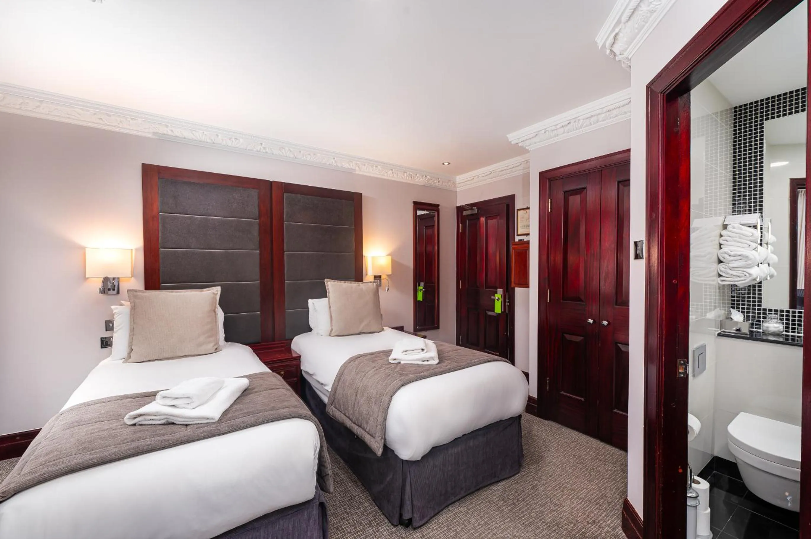 Bedroom, Bed in Gem Fitzrovia Hotel